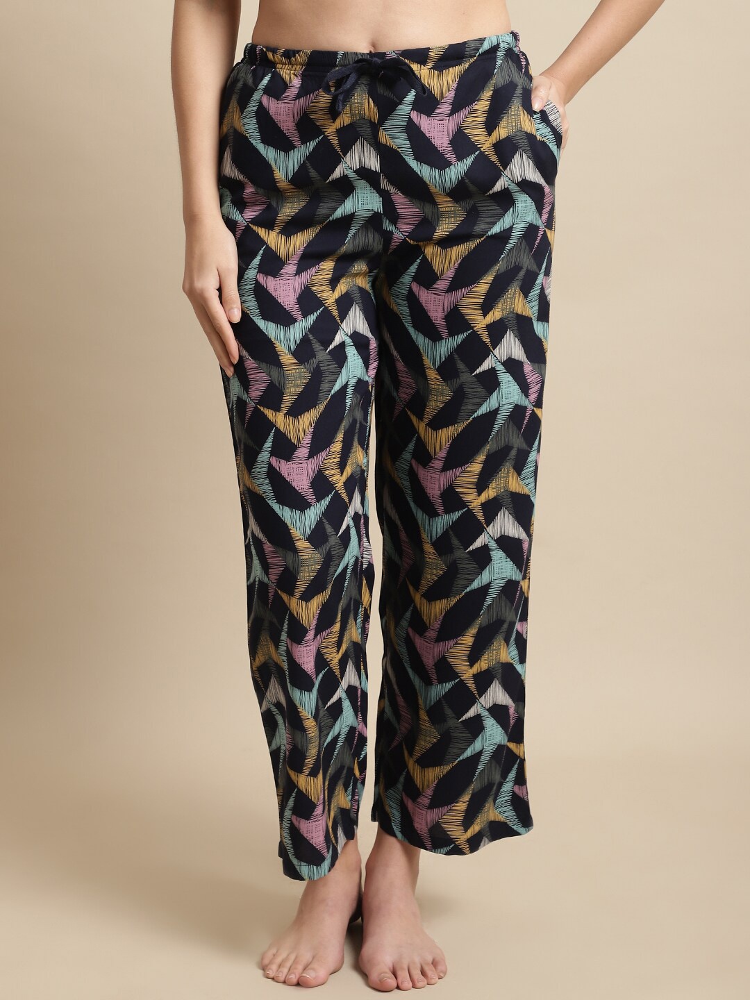 

Kanvin Women Printed Mid-Rise Lounge Pants, Black