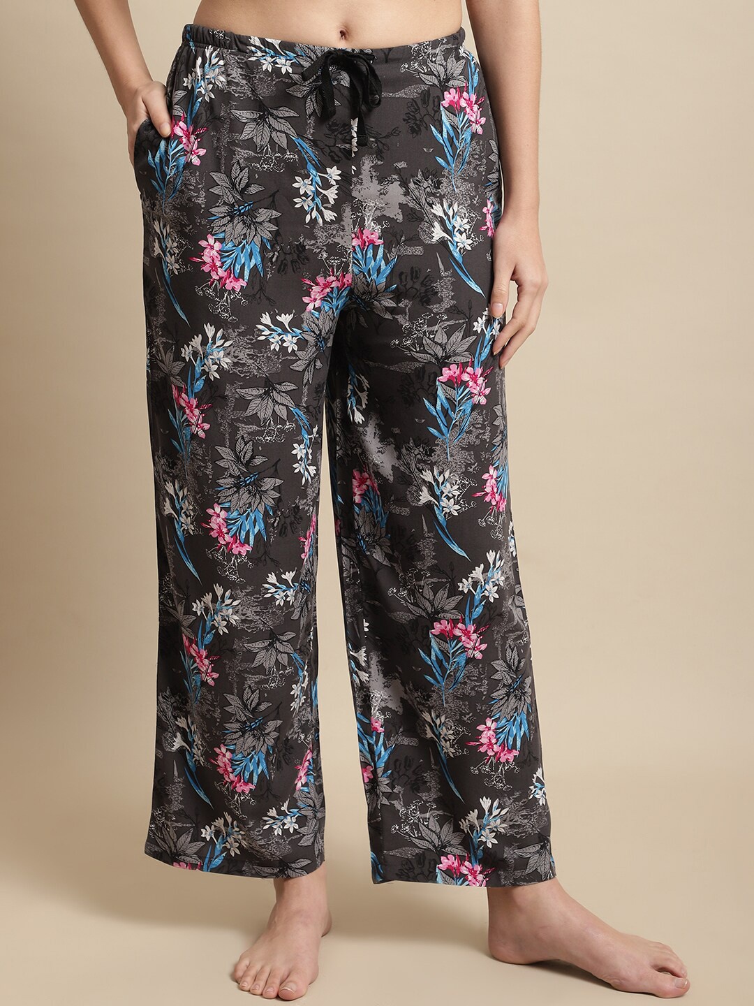 

Kanvin Women Printed Mid-Rise Lounge Pants, Black