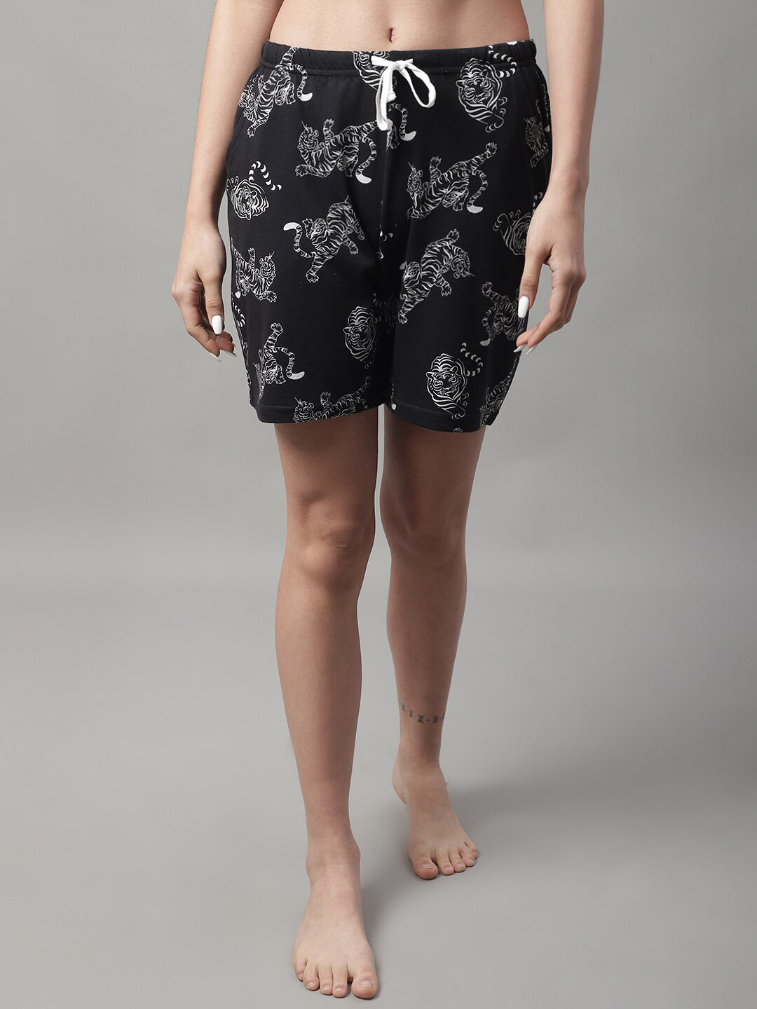 

Kanvin Women Printed Lounge Shorts, Black