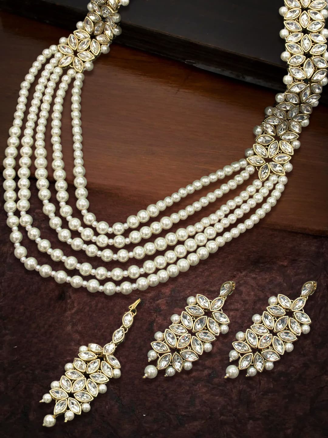 

OOMPH Gold-Plated Kundan Studded & Beaded Necklace and Earrings with Maang Tika
