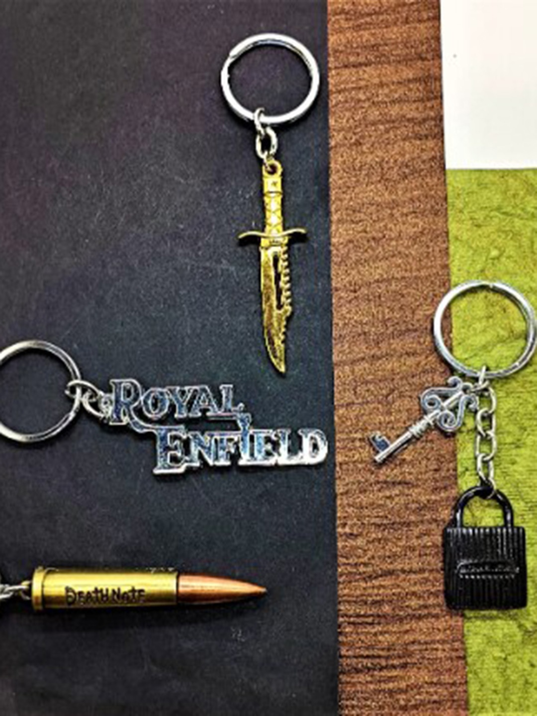 

FEMMIBELLA Pack Of 4 Metal Key Chains, Silver