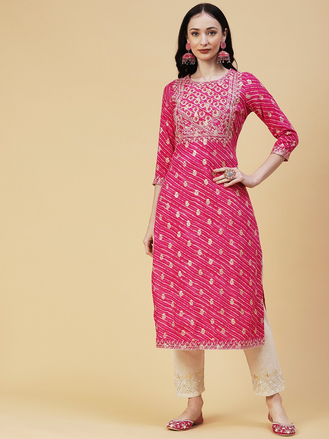 

FASHOR Lehriya Ethnic Motifs Printed Thread Work Leheriya Straight Kurta, Fuchsia