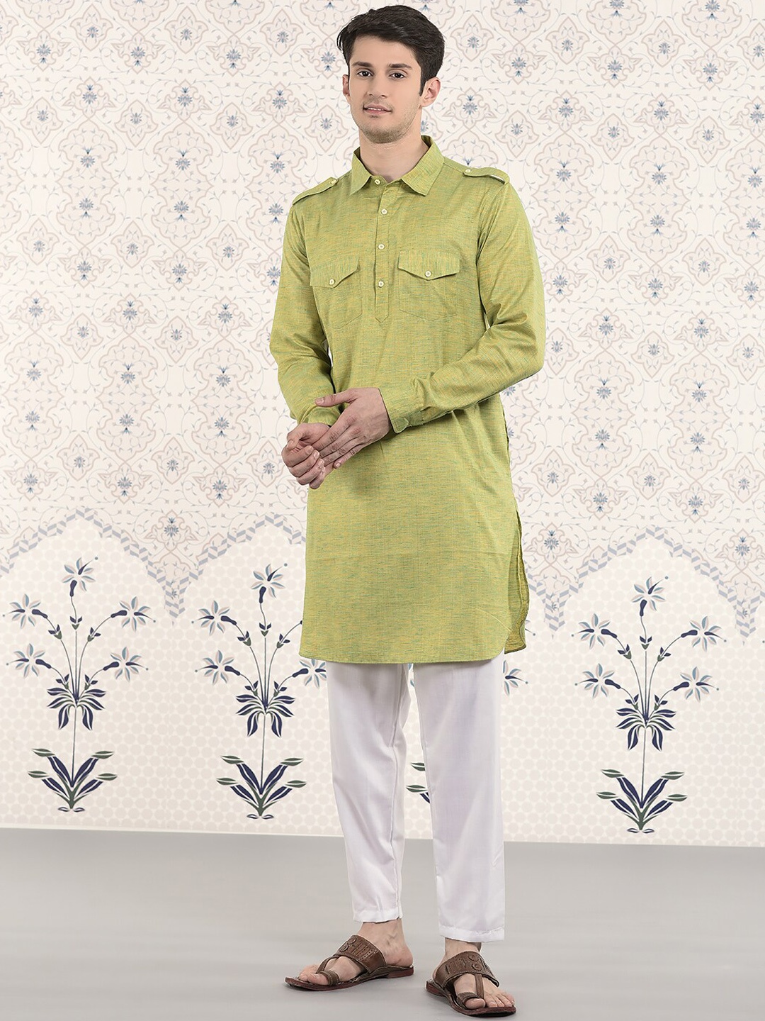 

Ode by House of Pataudi Cuffed Sleeves Pathani Kurta with Pyjamas, Green