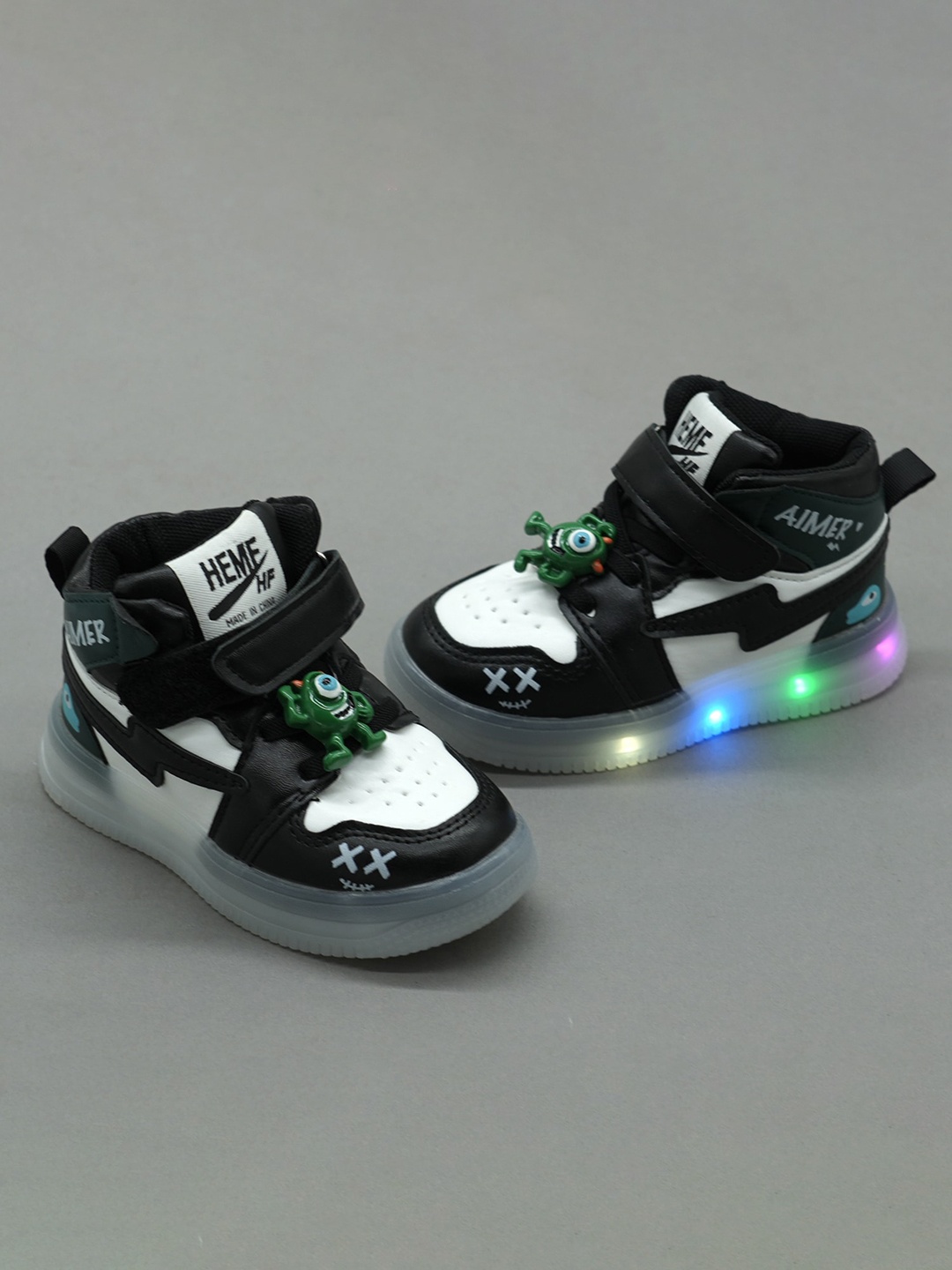 

FEETWELL SHOES Kids Colourblocked LED Mid-Top Sneakers, Black