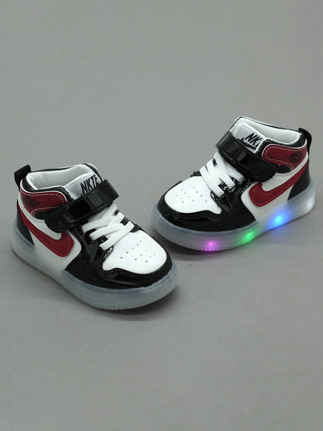 

FEETWELL SHOES Kids Colourblocked LED Mid-Top Sneakers, Black