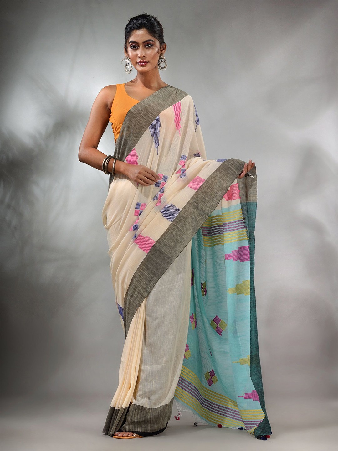 

Charukriti Geometric Woven Design Pure Cotton Saree, Cream