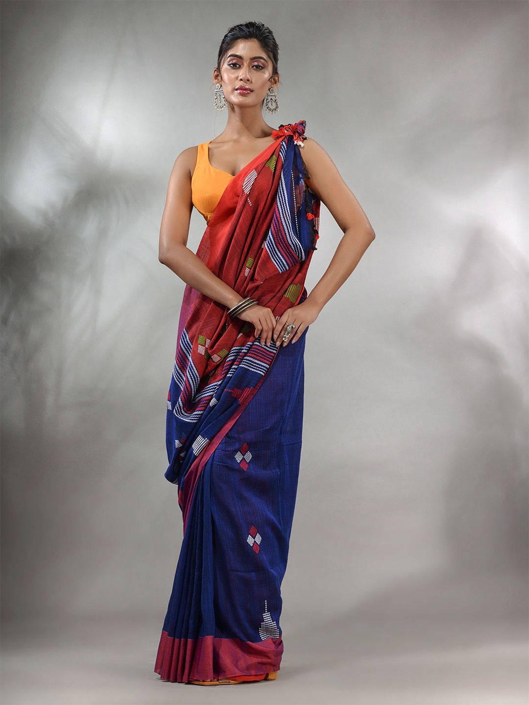 

Charukriti Woven Design Pure Cotton Saree, Blue