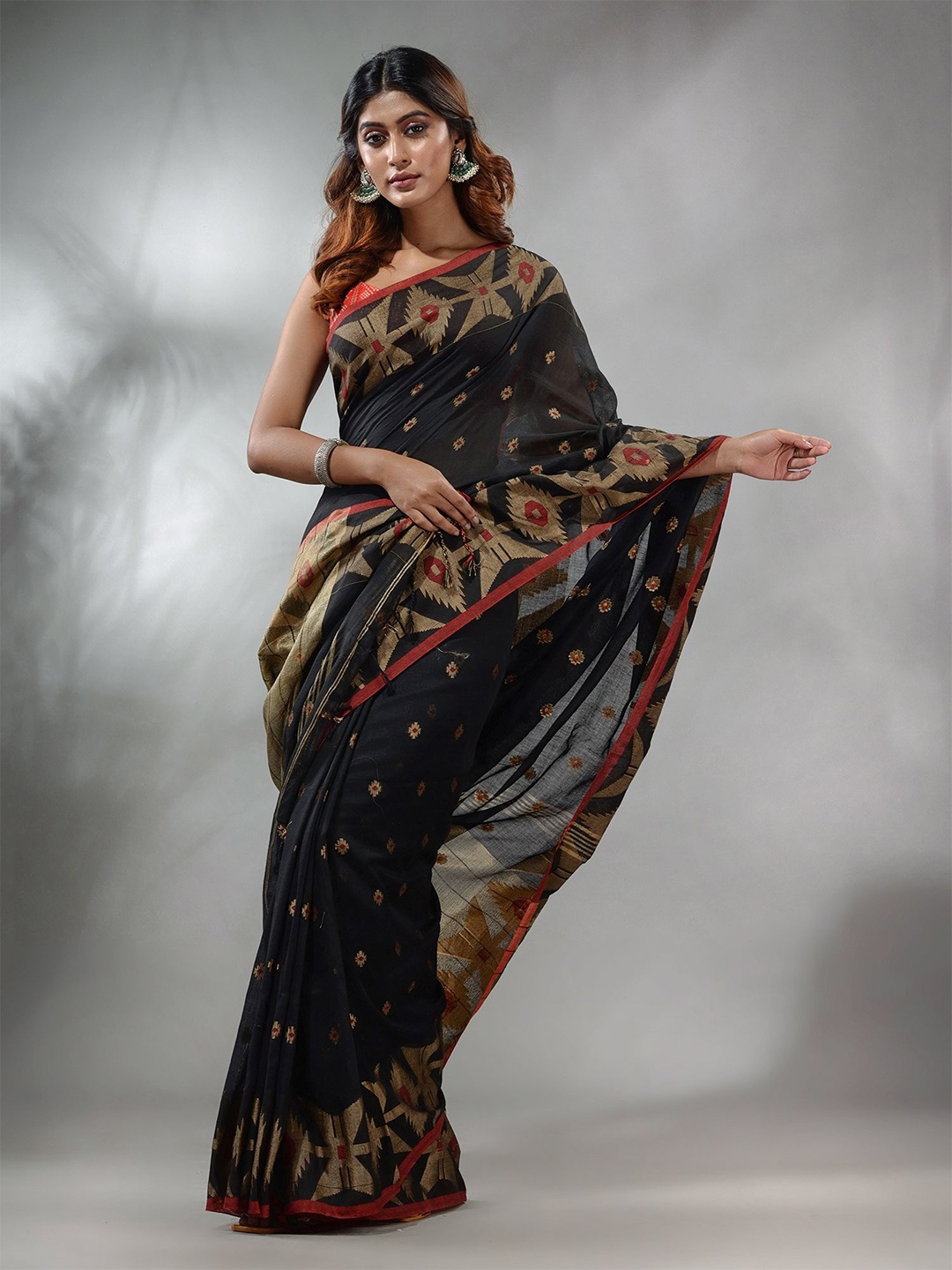 

Charukriti Woven Design Pure Cotton Saree, Black