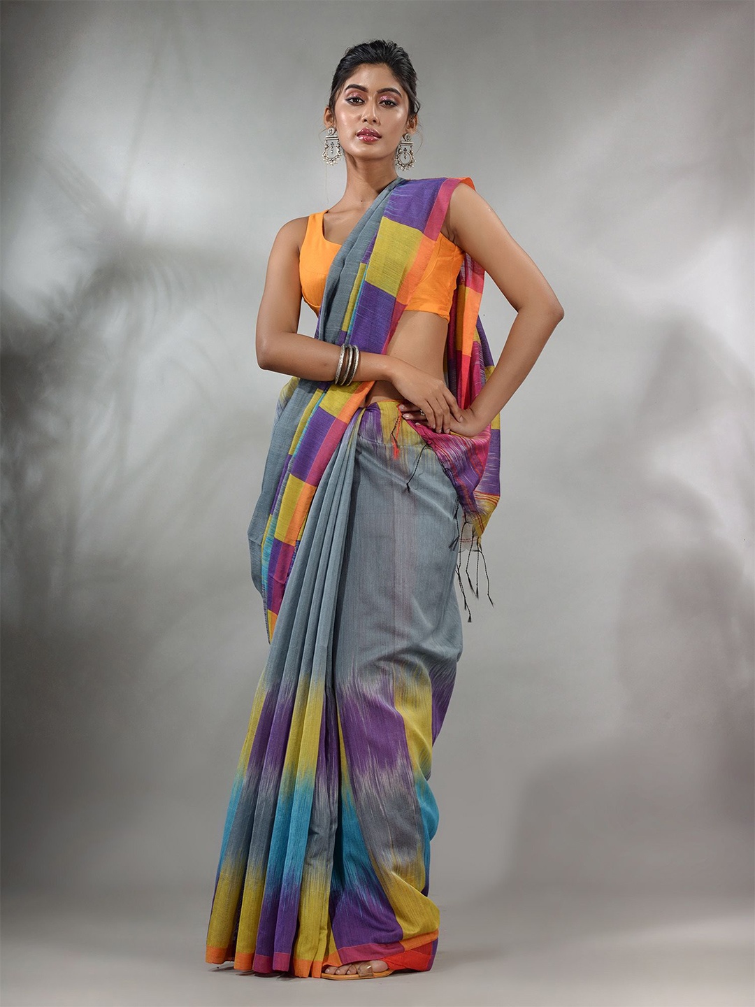 

Charukriti Ikat Saree With Checked Border, Grey