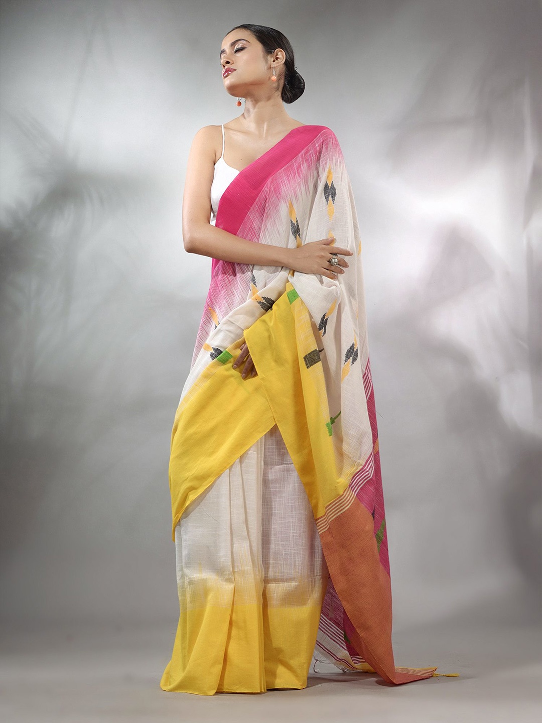 

Charukriti Geometric Woven Design Pure Cotton Ikat Saree, White