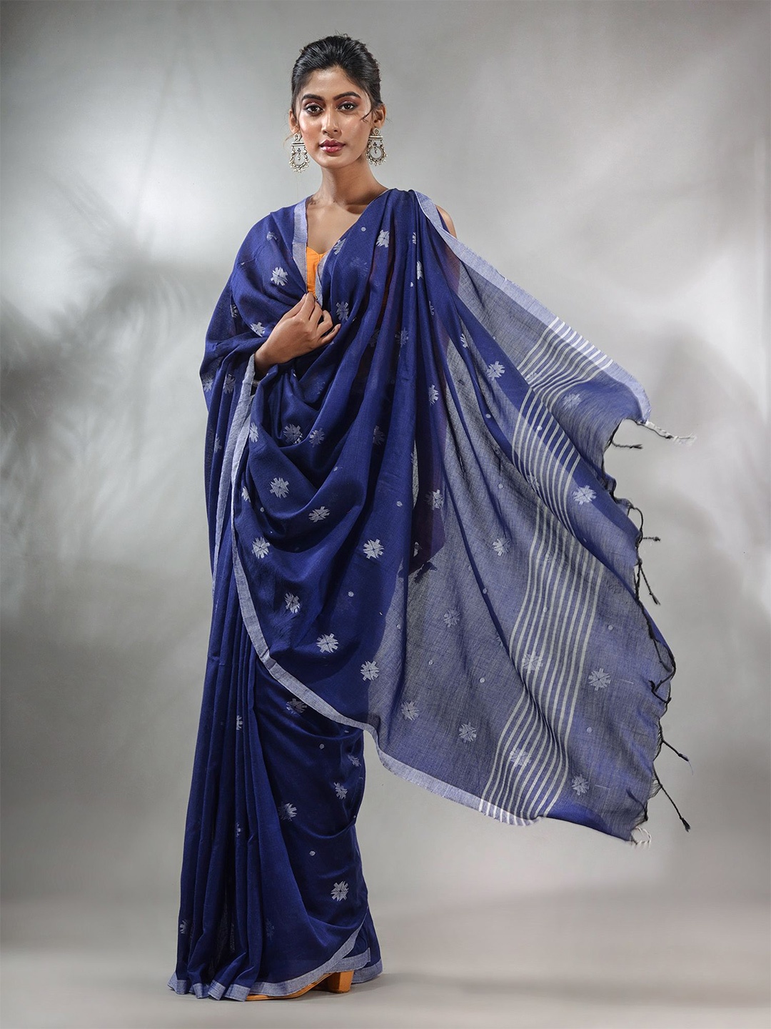 

Charukriti Woven Design Zari Pure Cotton Saree, Navy blue