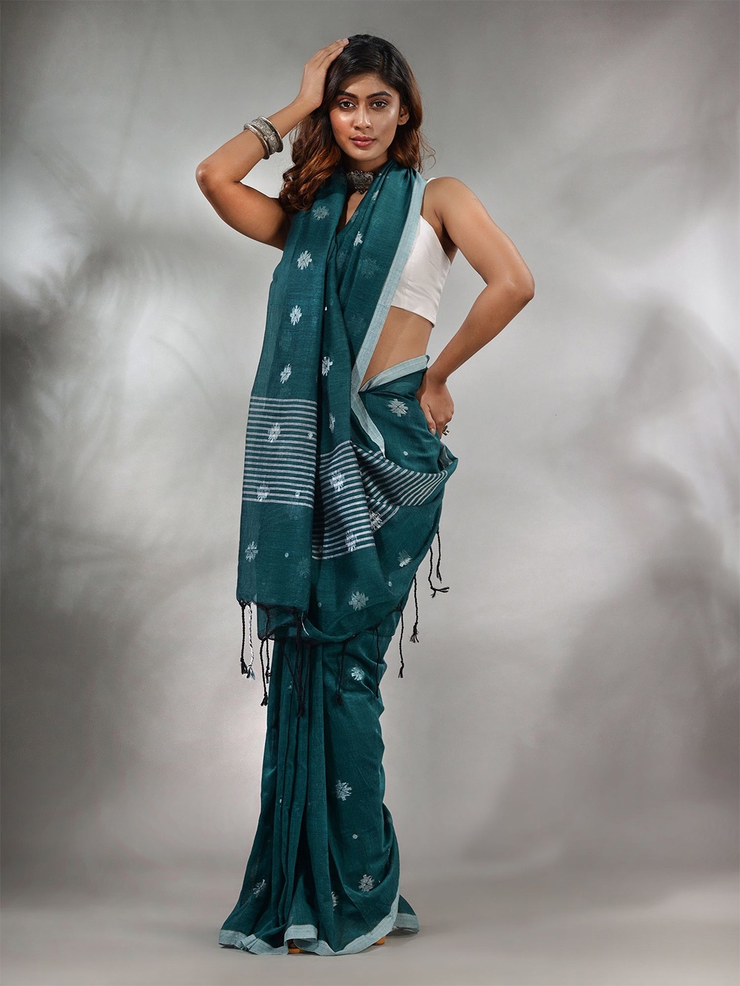 

Charukriti Ethnic Woven Design Pure Cotton Saree, Teal