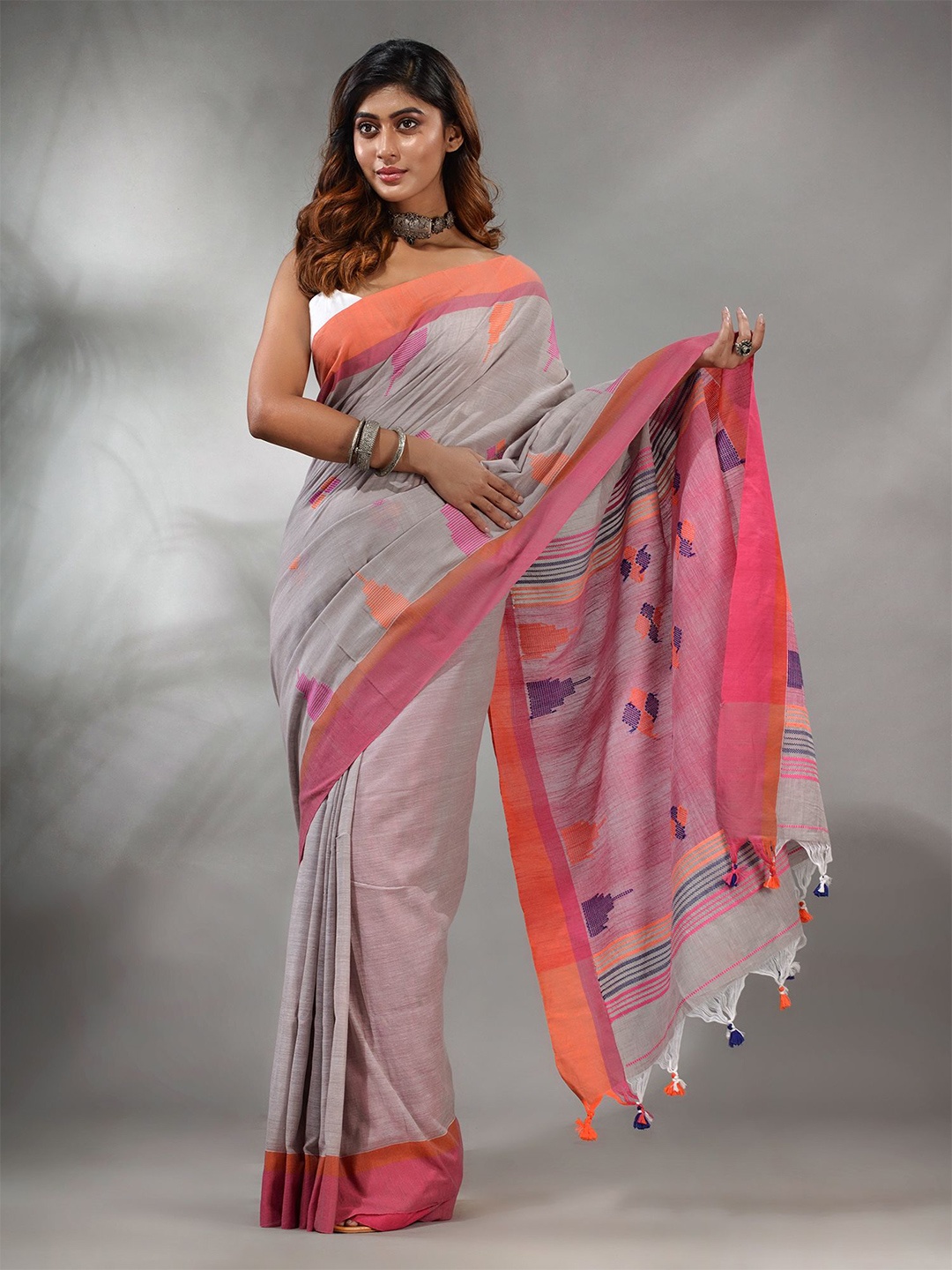 

Charukriti Geometric Woven Design Pure Cotton Saree, Beige