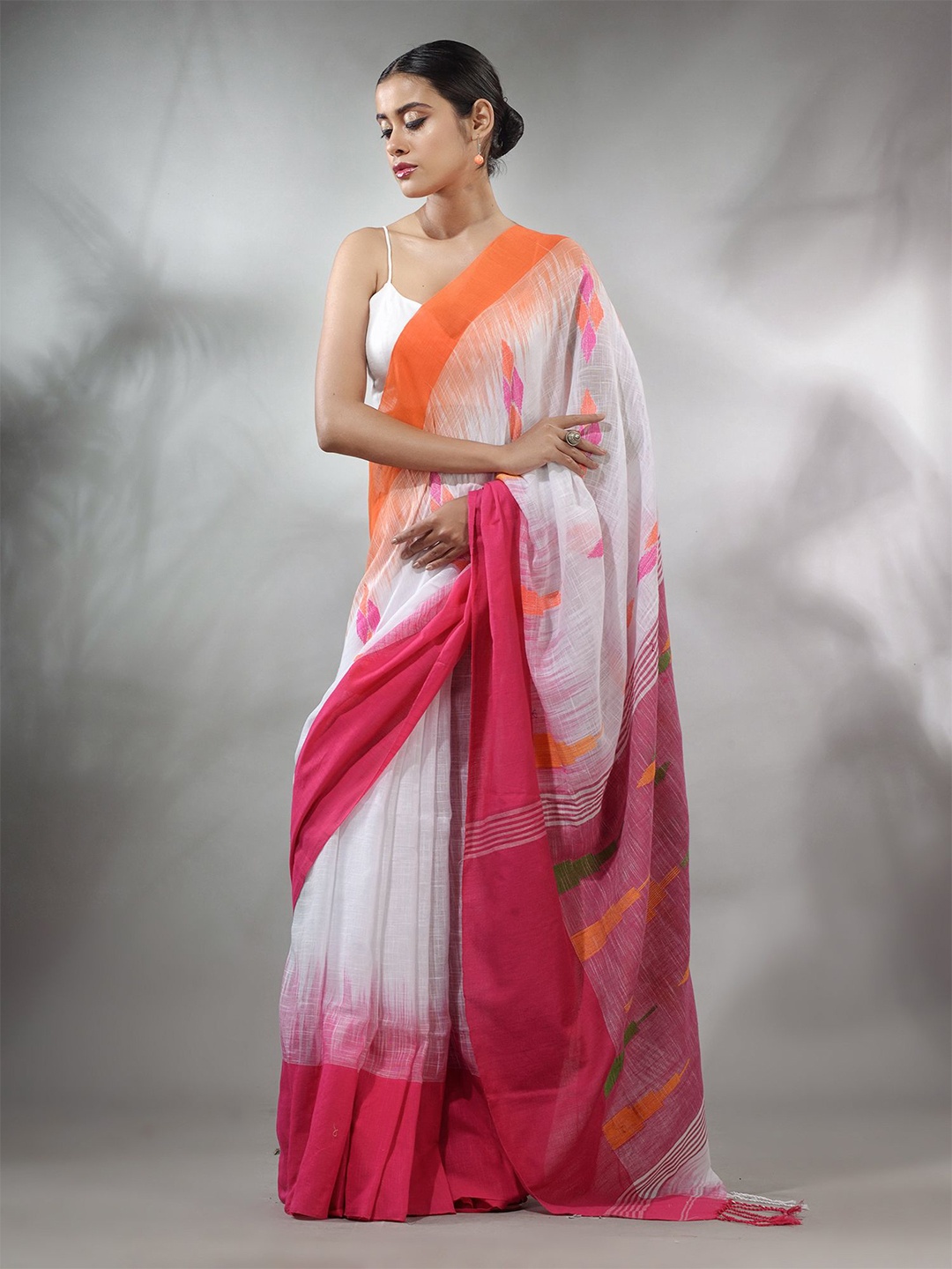 

Charukriti Geometric Woven Design Pure Cotton Ikat Saree, White