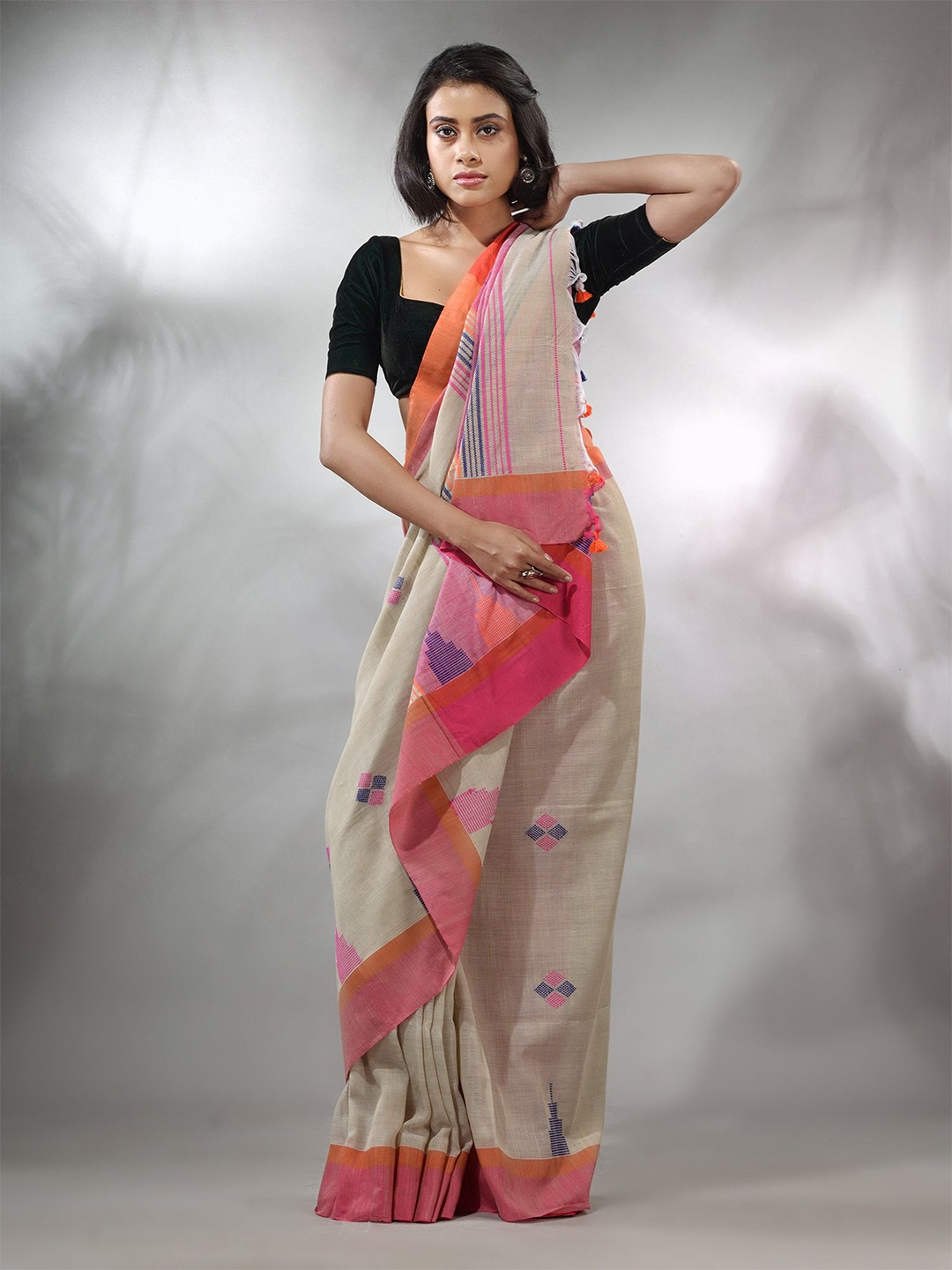 

Charukriti Woven Design Pure Cotton Saree, Beige