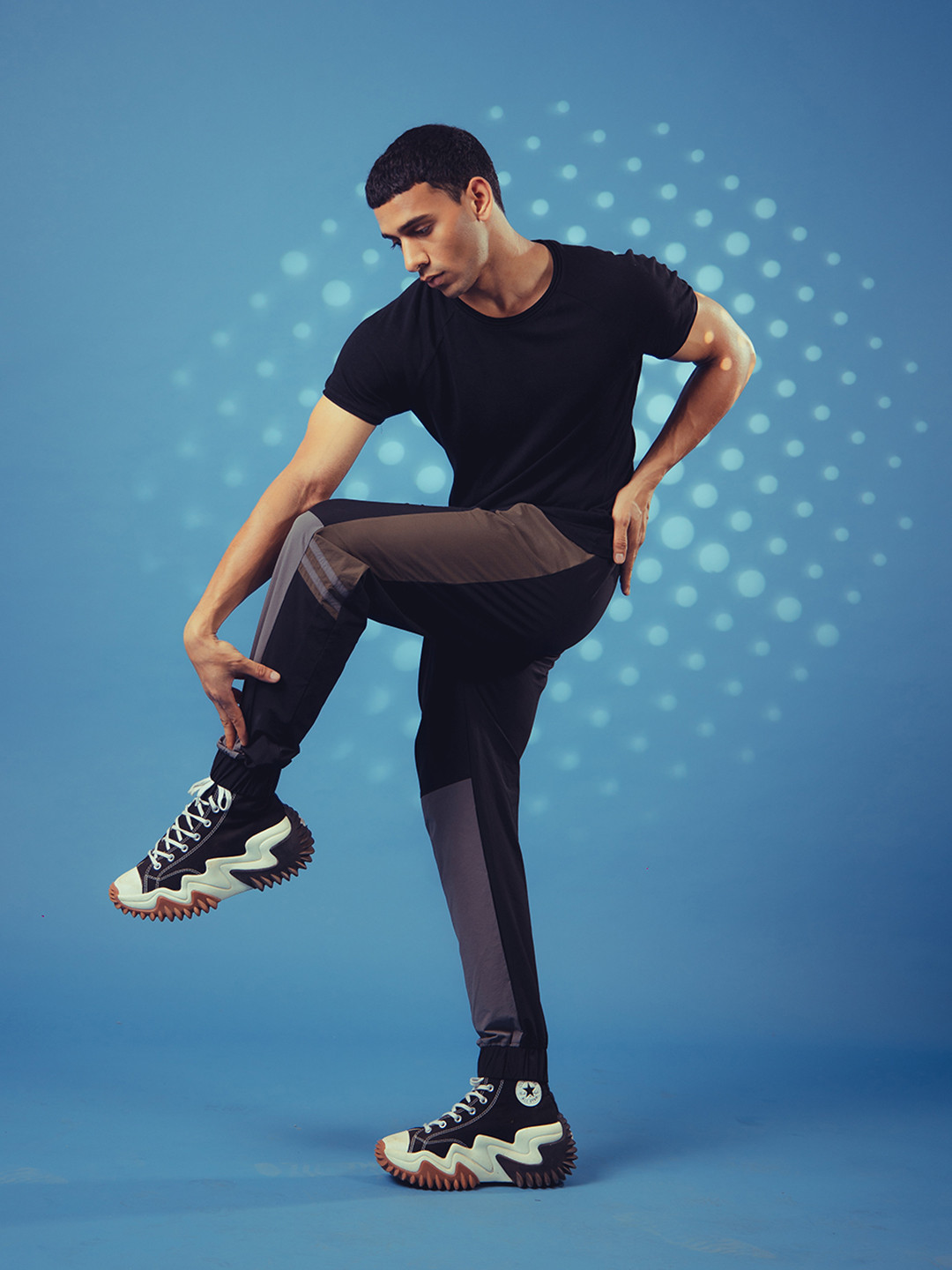 

CHKOKKO Men Colourblocked Joggers, Black