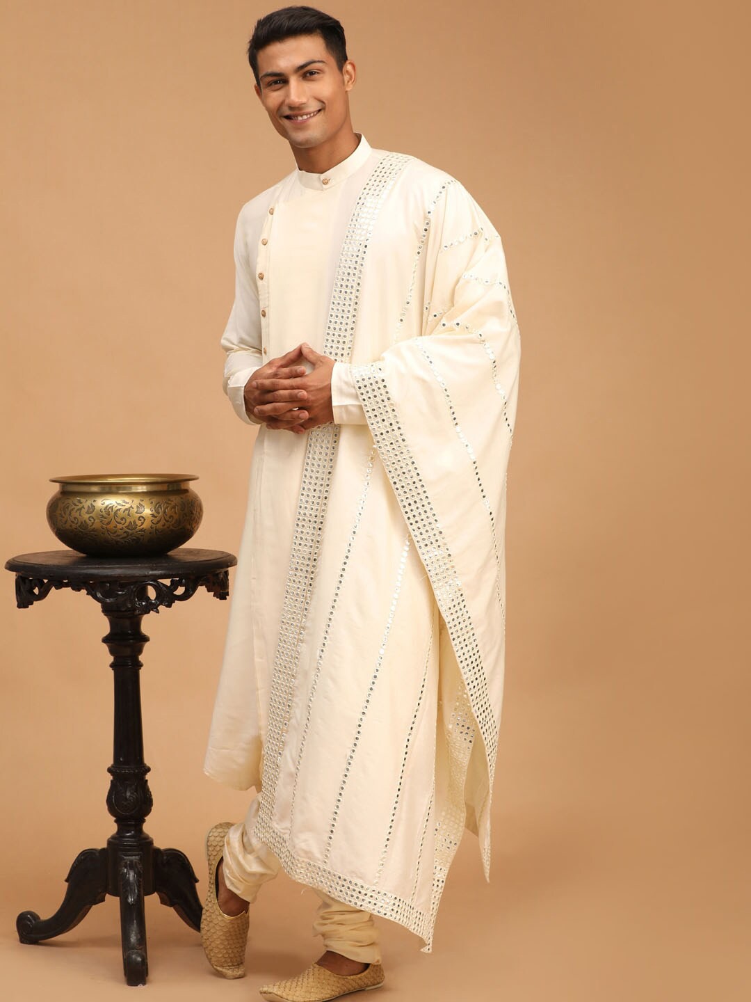 

VASTRAMAY Men Asymmetric A-Line Kurta With Churidar And Mirror Work Dupatta, Cream