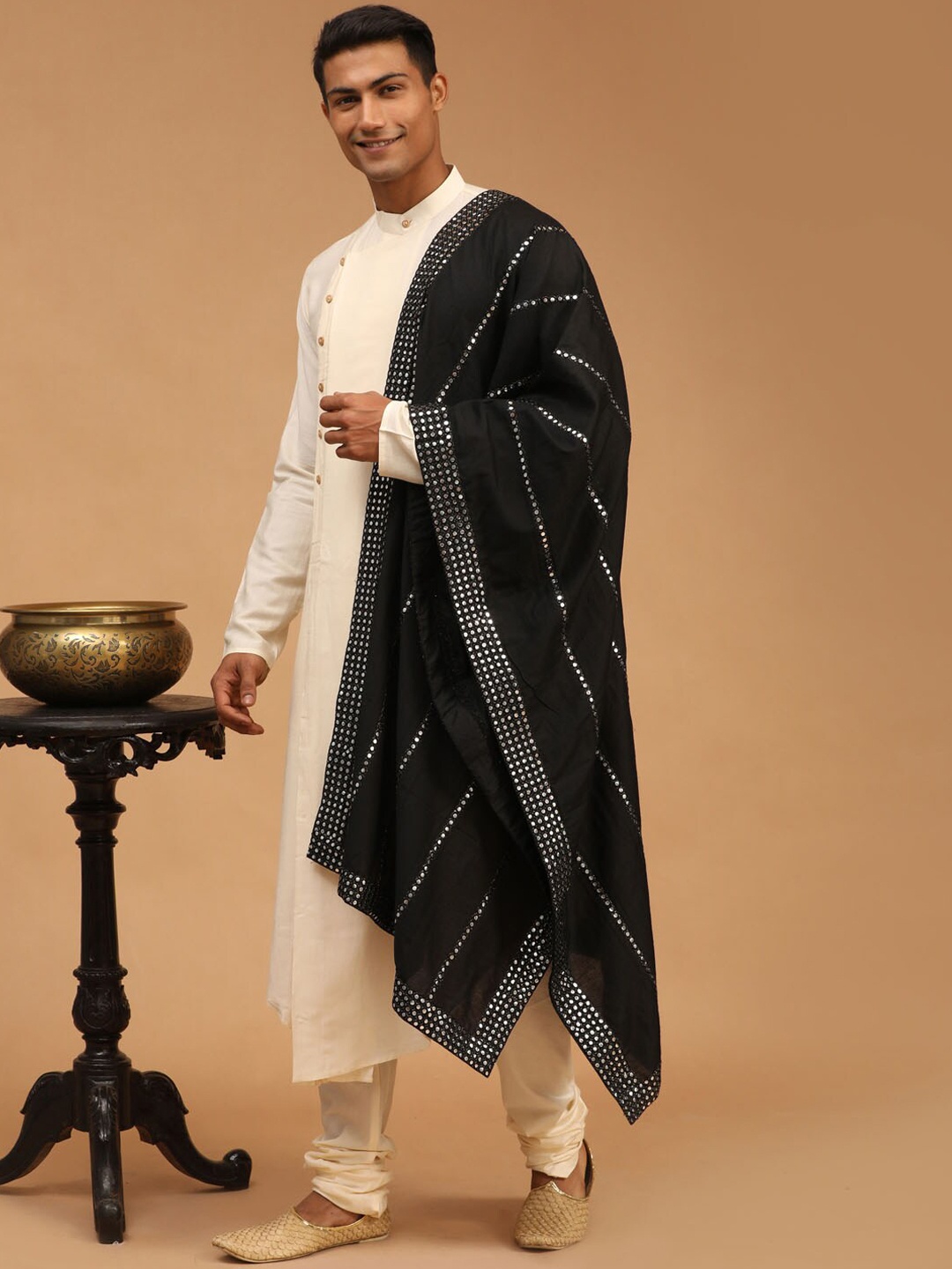 

VASTRAMAY Men Asymmetric A-Line Kurta With Churidar & Mirror Work Dupatta, Cream