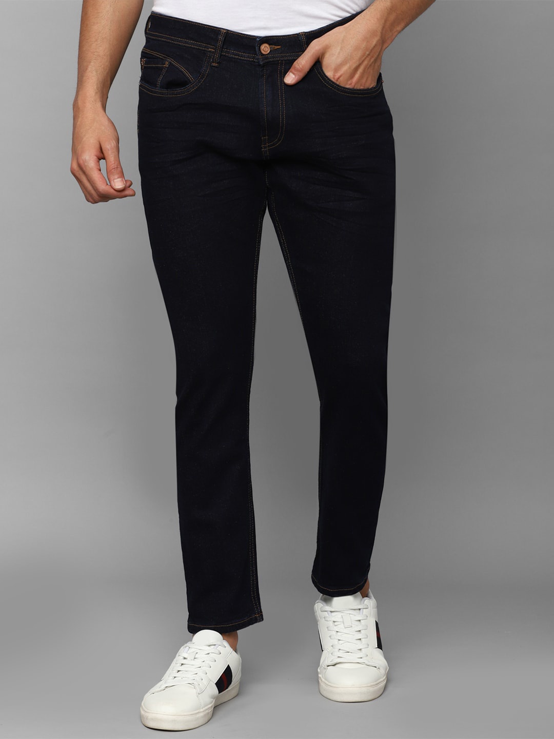

Allen Solly Men Slim Fit Light Fade Jeans, Black