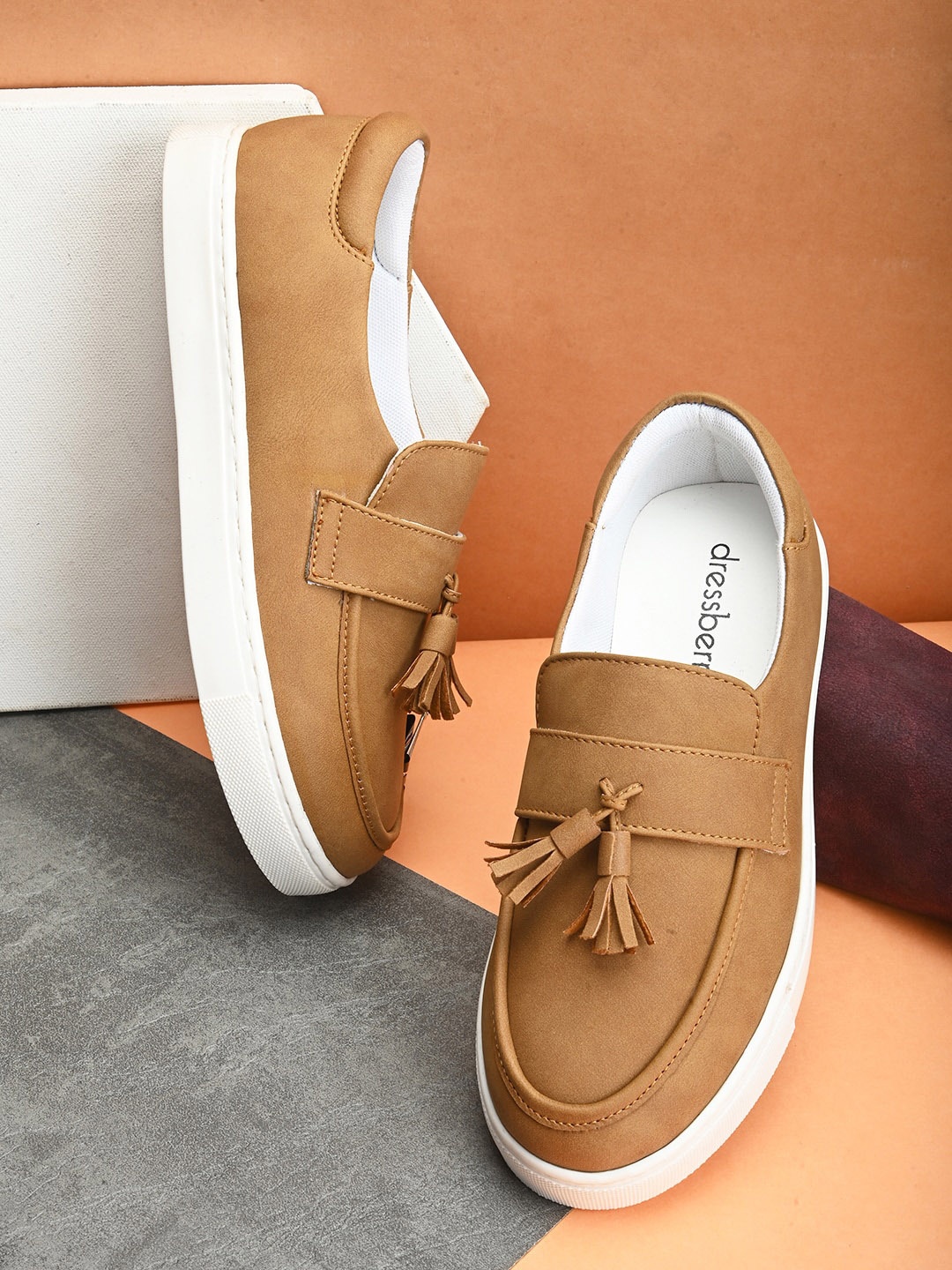 

DressBerry Women Lightweight Contrast Sole Tassel Slip-On Sneakers, Tan