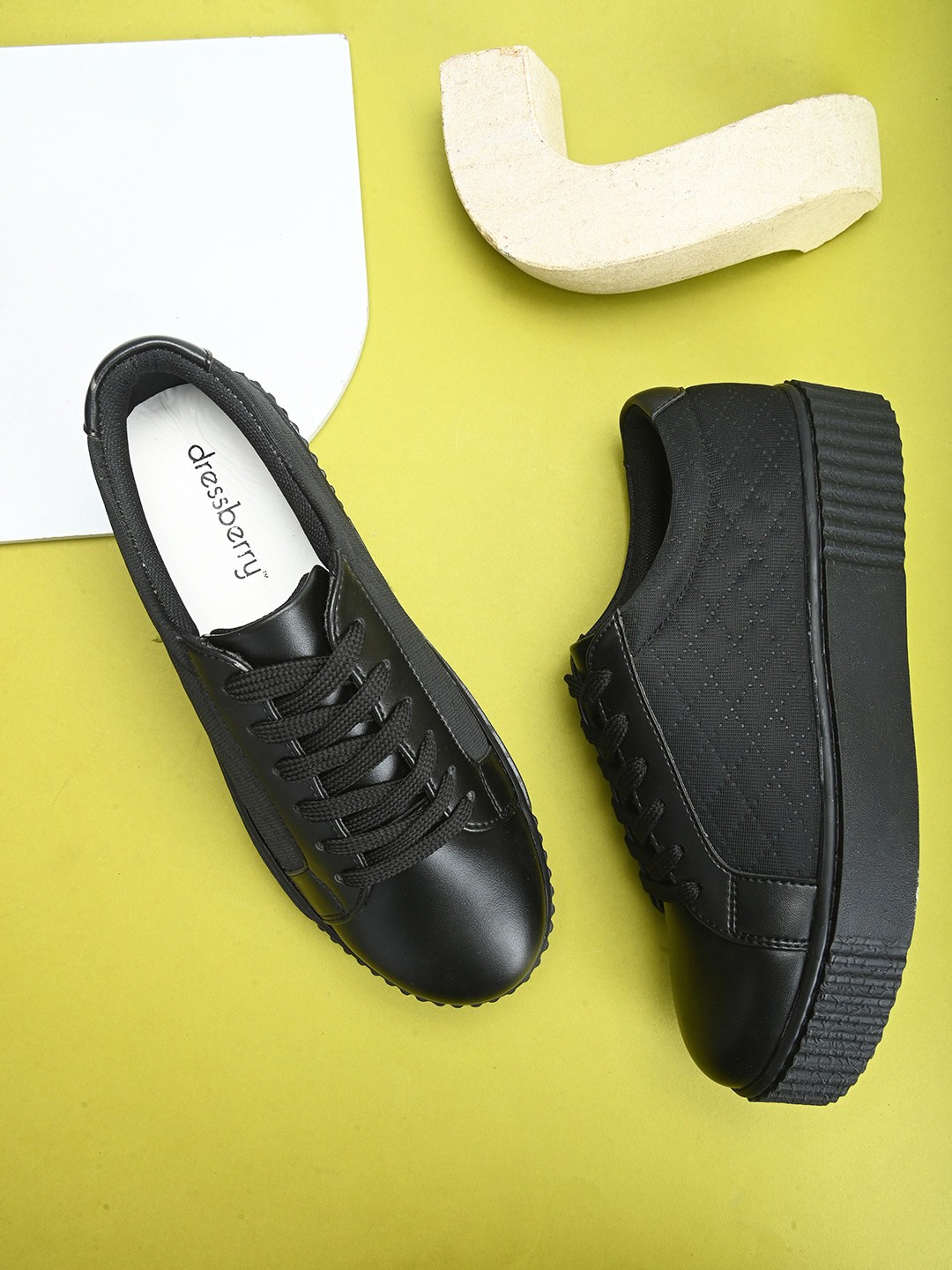 

DressBerry Women Lightweight Sneakers, Black