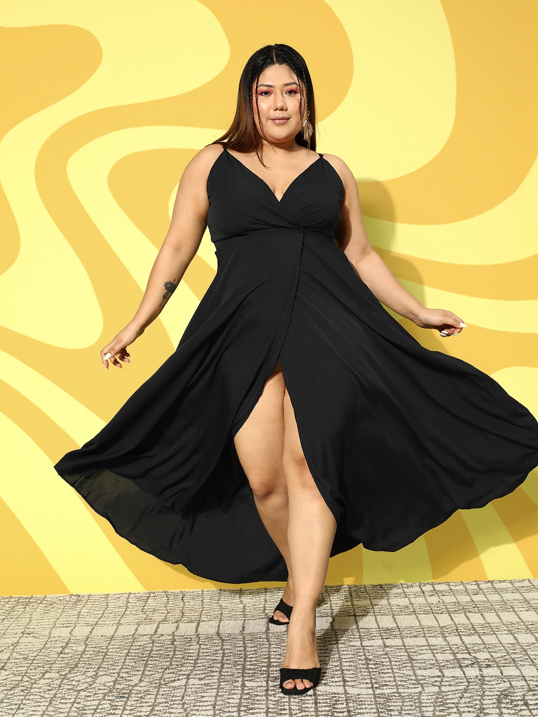 

Berrylush Curve Plus Size Solid Shoulder Straps Crepe Maxi Dress, Black