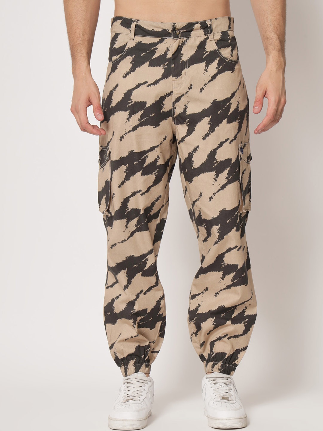

Aazing London Men Printed Original Loose Fit Easy Wash Cargos Trousers, Beige