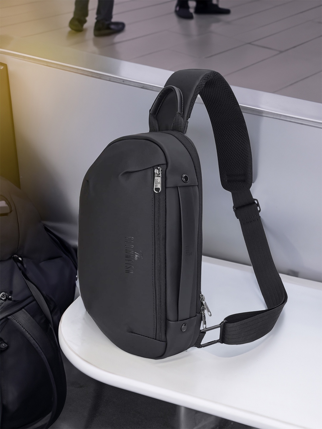 

THE CLOWNFISH Anti-Theft Crossbody Backpack With USB charging port, Black