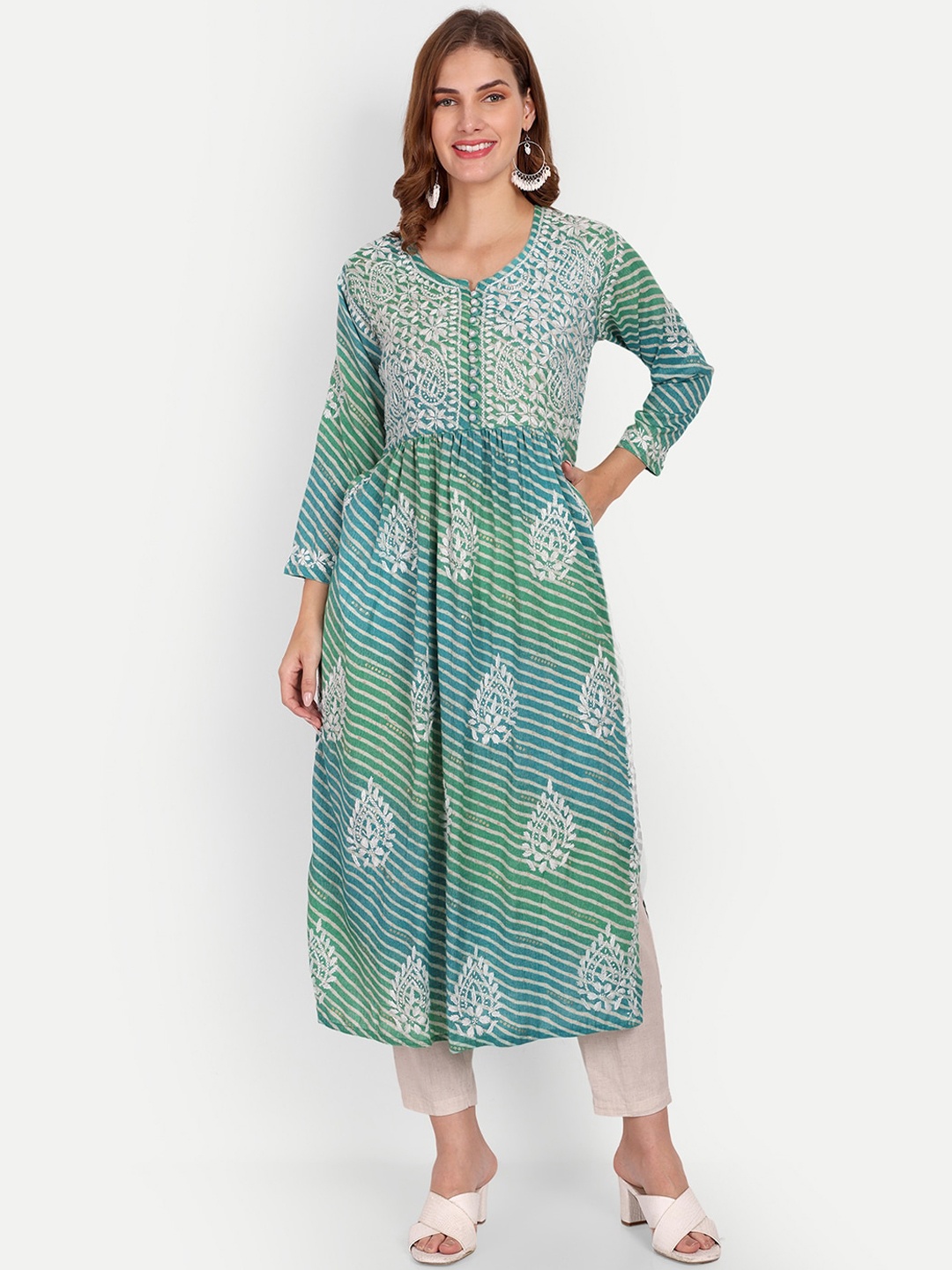 

Indiankala4u Leheriya Printed Notched Neck Chikankari Kurta, Green