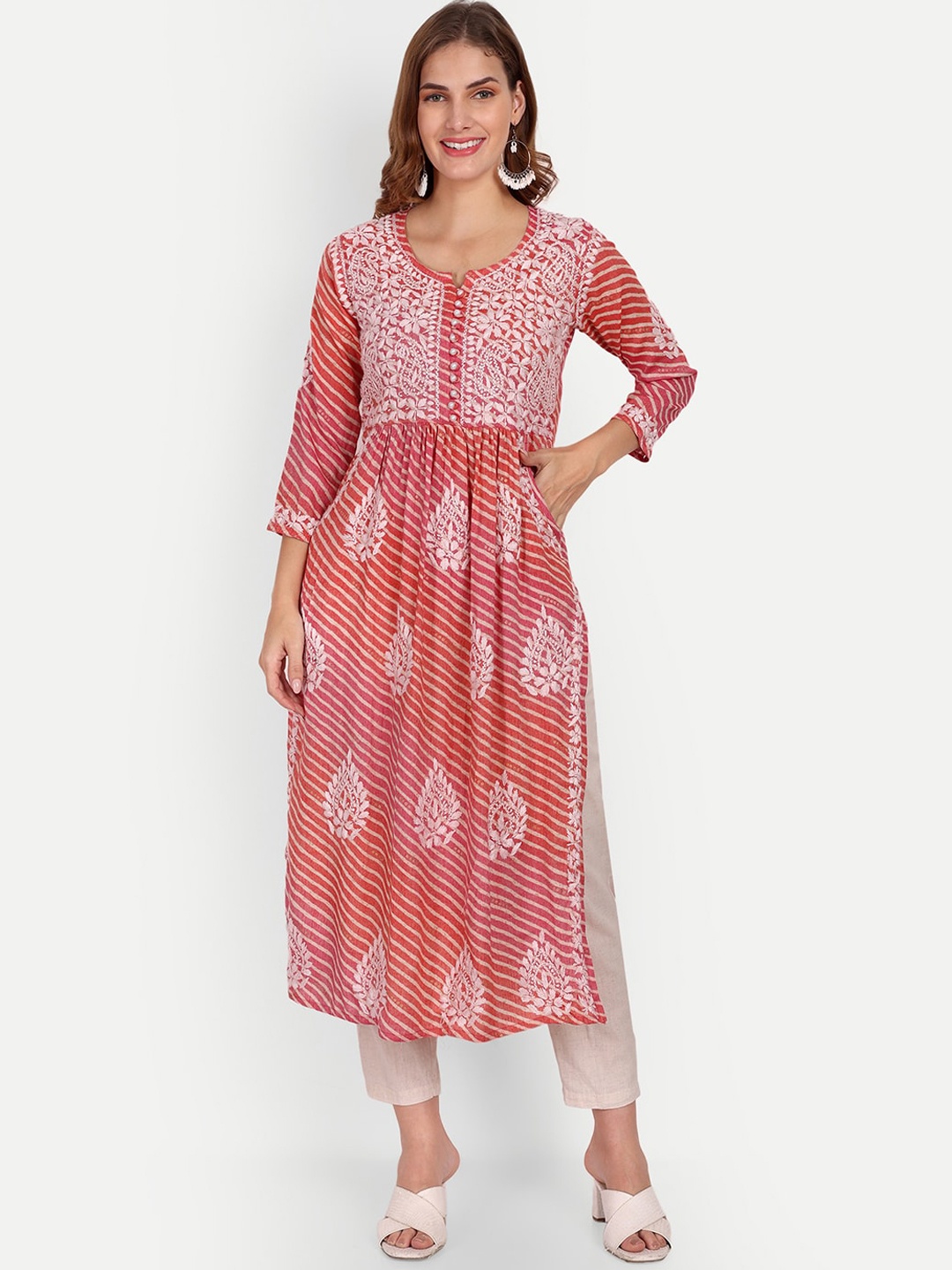 

Indiankala4u Leheriya Printed Notched Neck Chikankari Kurta, Red
