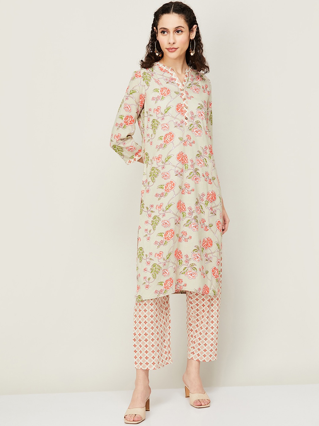 

Melange by Lifestyle Floral Printed Kurta with Trousers, Green