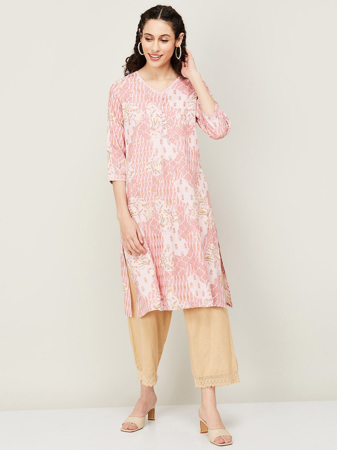 

Melange by Lifestyle Ethnic Motifs Printed V-Neck Straight Kurta, Pink