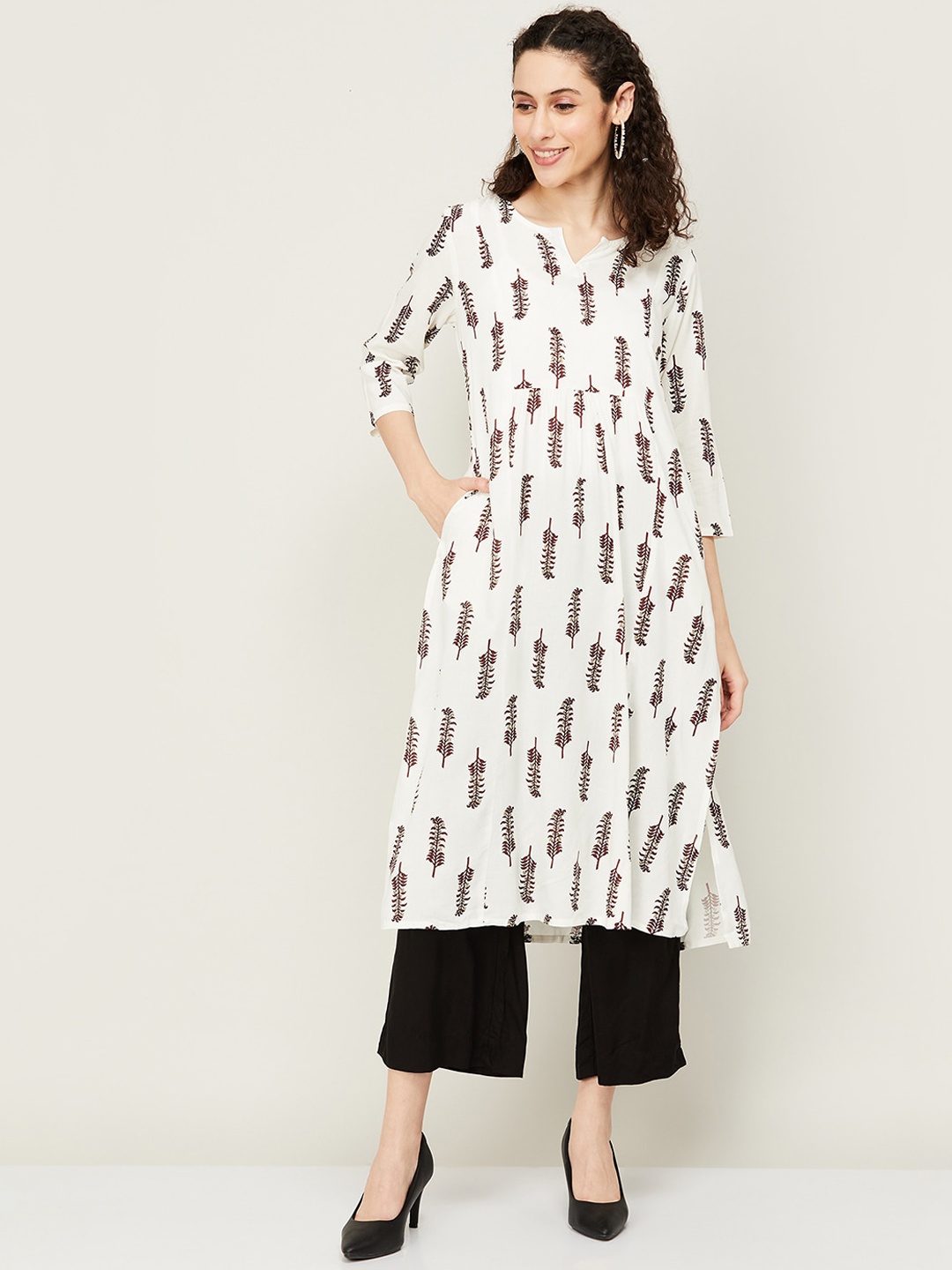 

Melange by Lifestyle Women White Geometric Flared Sleeves Thread Work Kurta