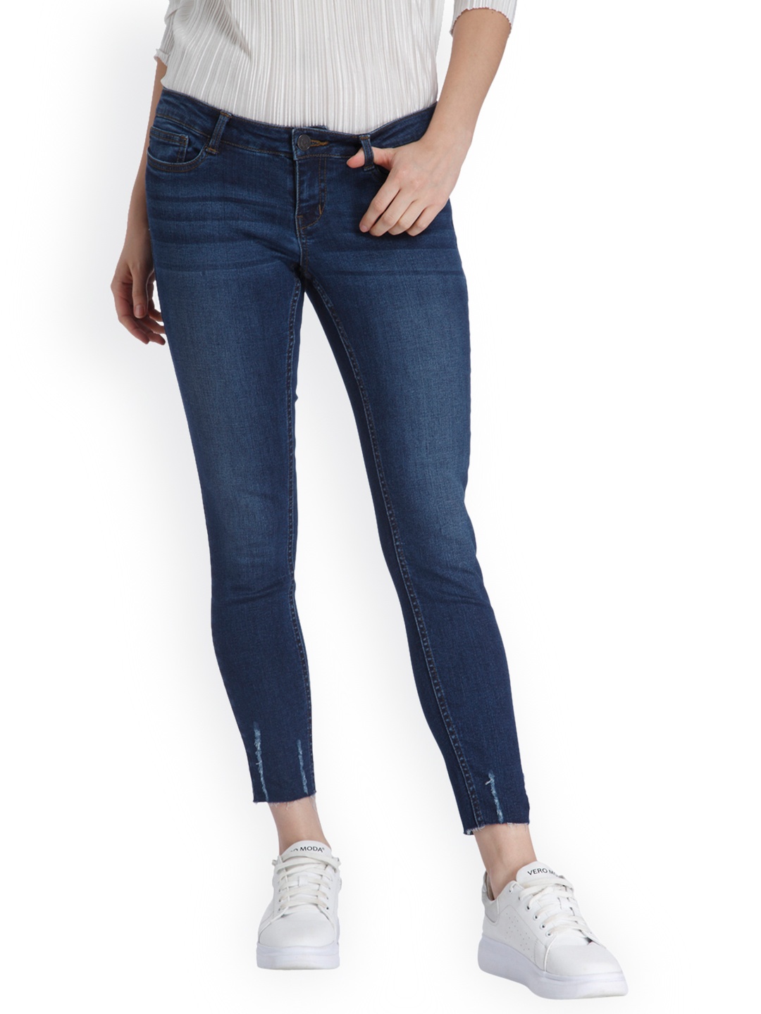 

Vero Moda Women Blue Slim Fit Low-Rise Low Distress Stretchable Jeans