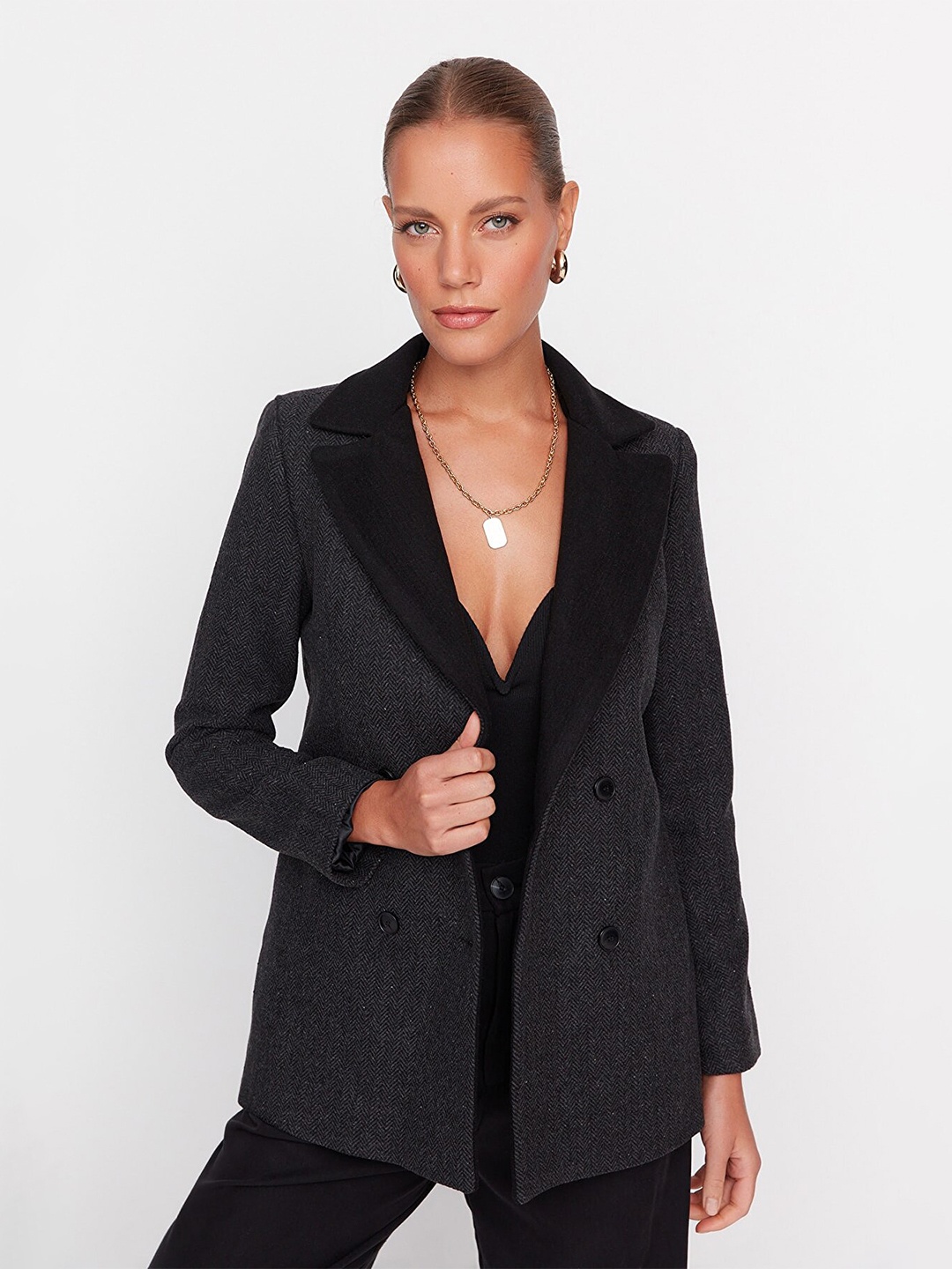 

Trendyol Double-Breasted Self Design Notched Lapel Long Sleeves Blazer, Black