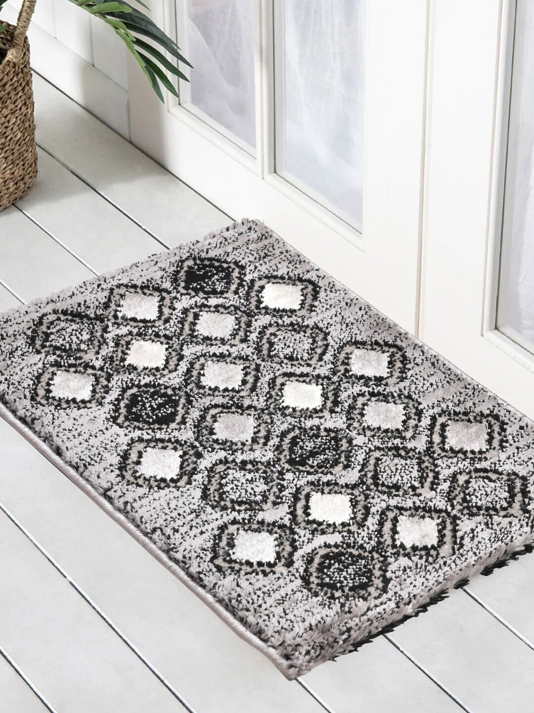 

Clasiko Black & Grey Geometric Printed Anti-Skid Doormat