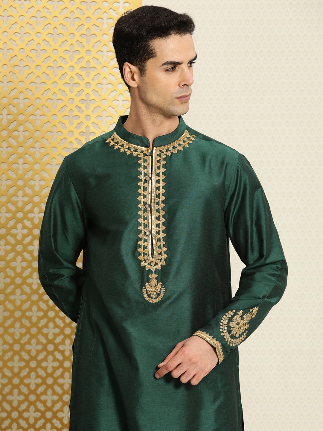 

House of Pataudi Men Jashn Woven Zari Work Regular Kurta with Churidar, Green