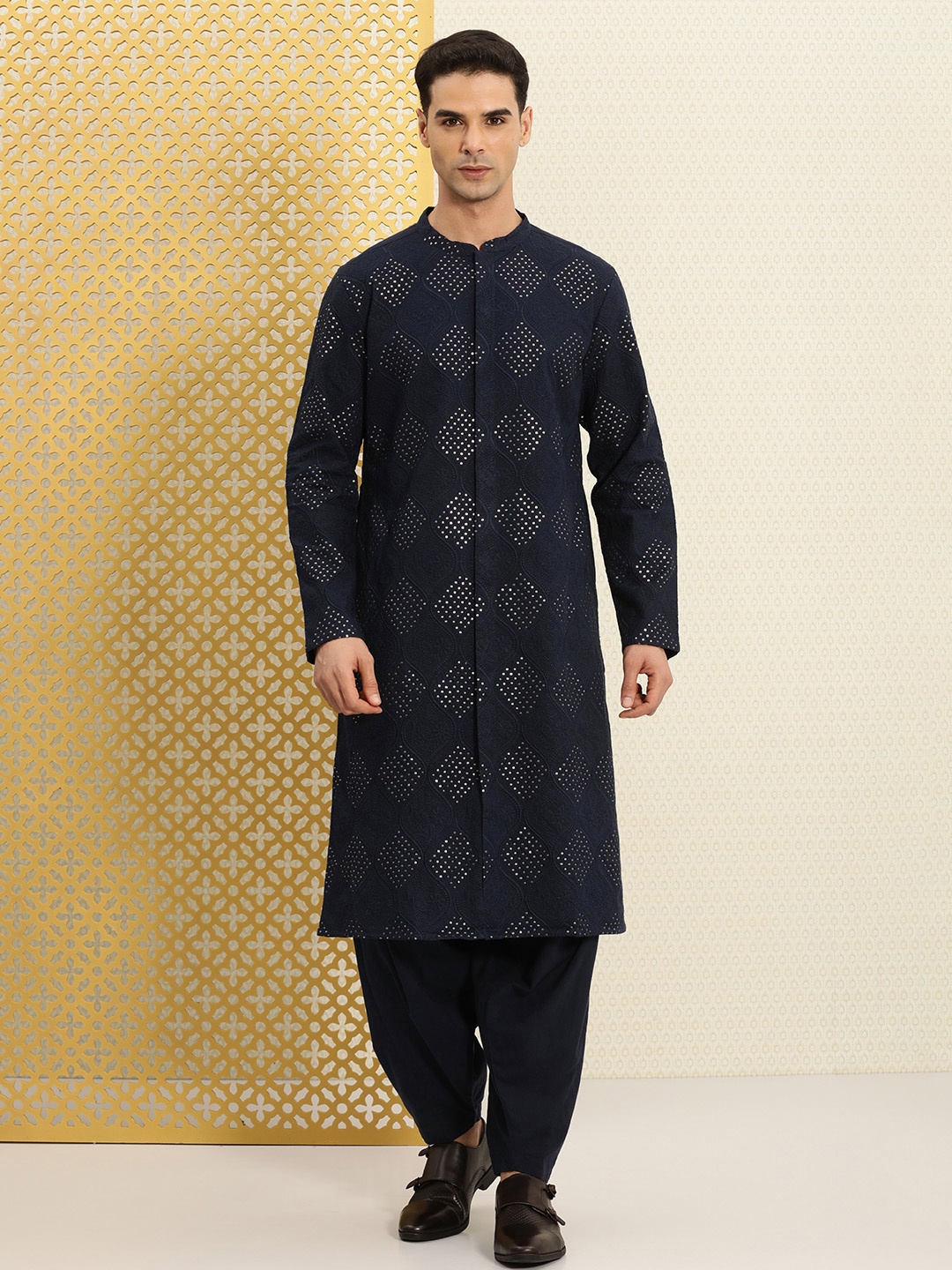 

House of Pataudi Ethnic Motifs Embroidered Sequinned Pure Cotton Jashn Kurta with Pyjamas, Navy blue