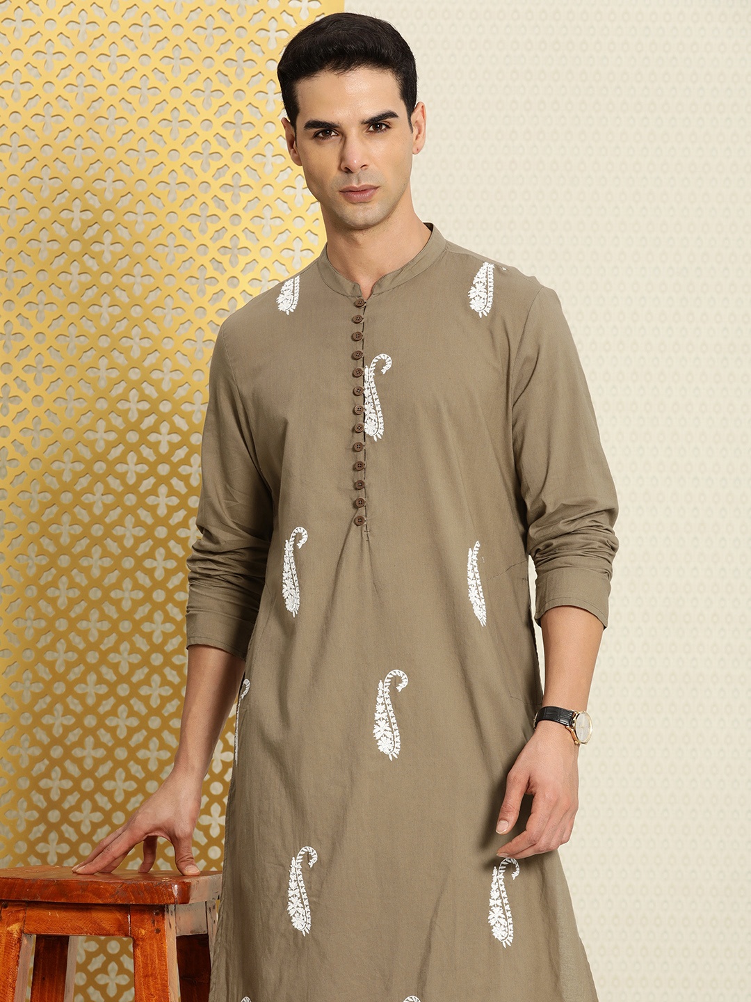 

House of Pataudi Paisley Embroidered Jashn Kurta, Brown