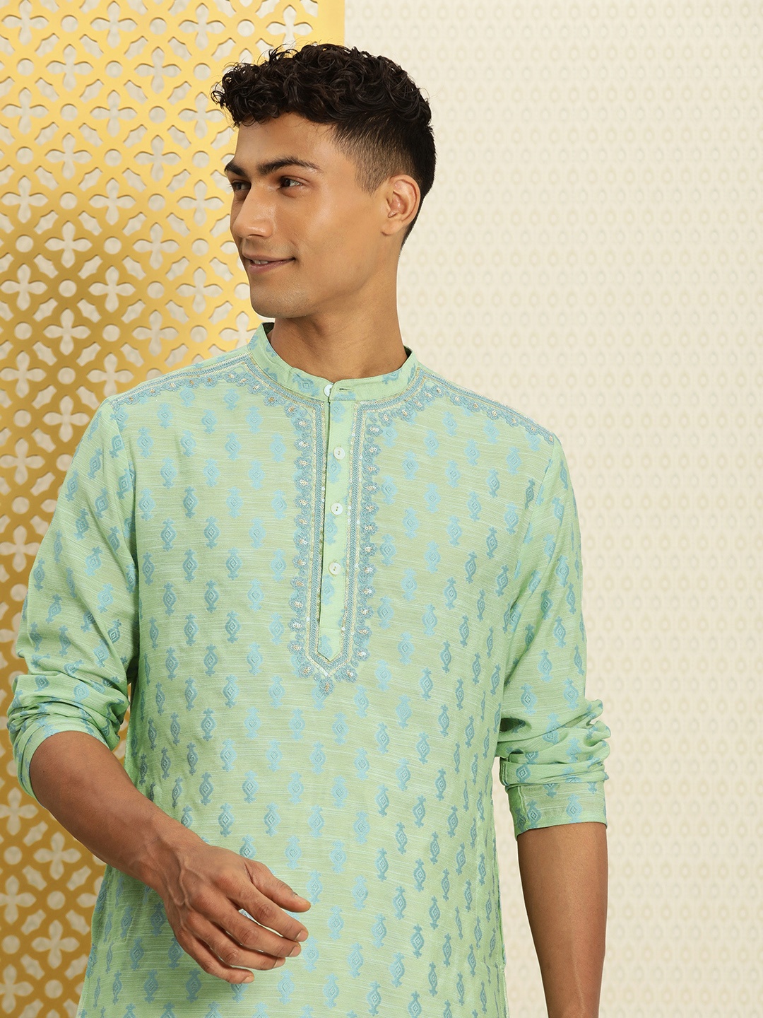 

House of Pataudi Ethnic Motifs Embroidered Sequinned Jashn Kurta, Green