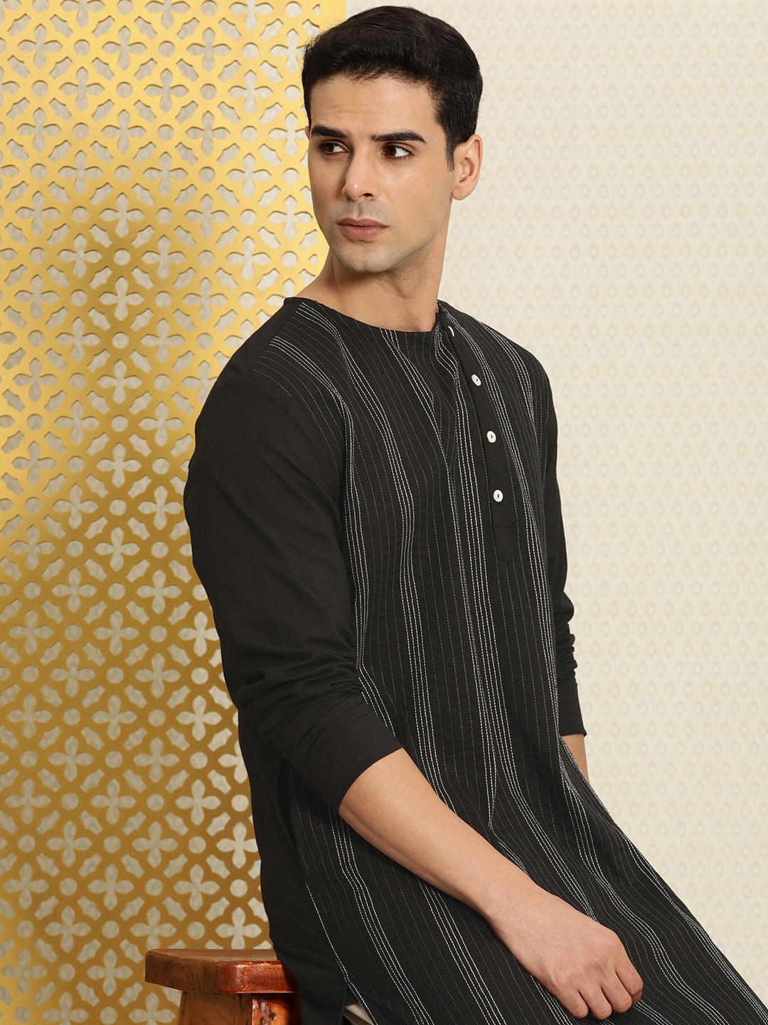 

House of Pataudi Pure Cotton Embroidered Jashn Kurta, Black
