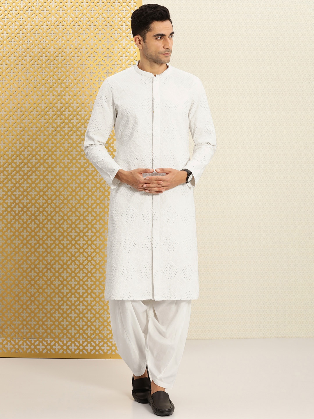 

House of Pataudi Ethnic Motifs Embroidered Sequinned Pure Cotton Jashn Kurta with Pyjamas, White