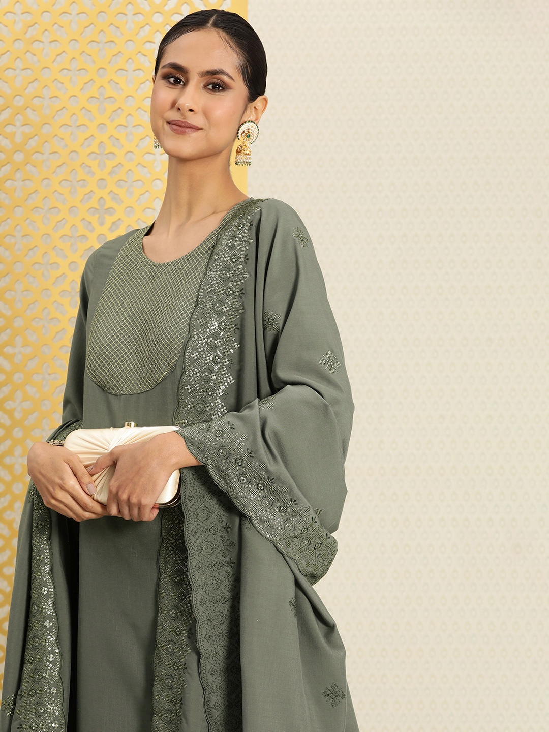 

House of Pataudi Women Regular Jashn Kurta With Trousers & With Dupatta, Green