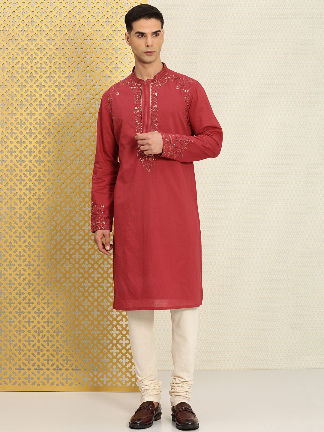 

House of Pataudi Ethnic Motifs Embroidered Pure Cotton Jashn Sequinned Kurta, Maroon