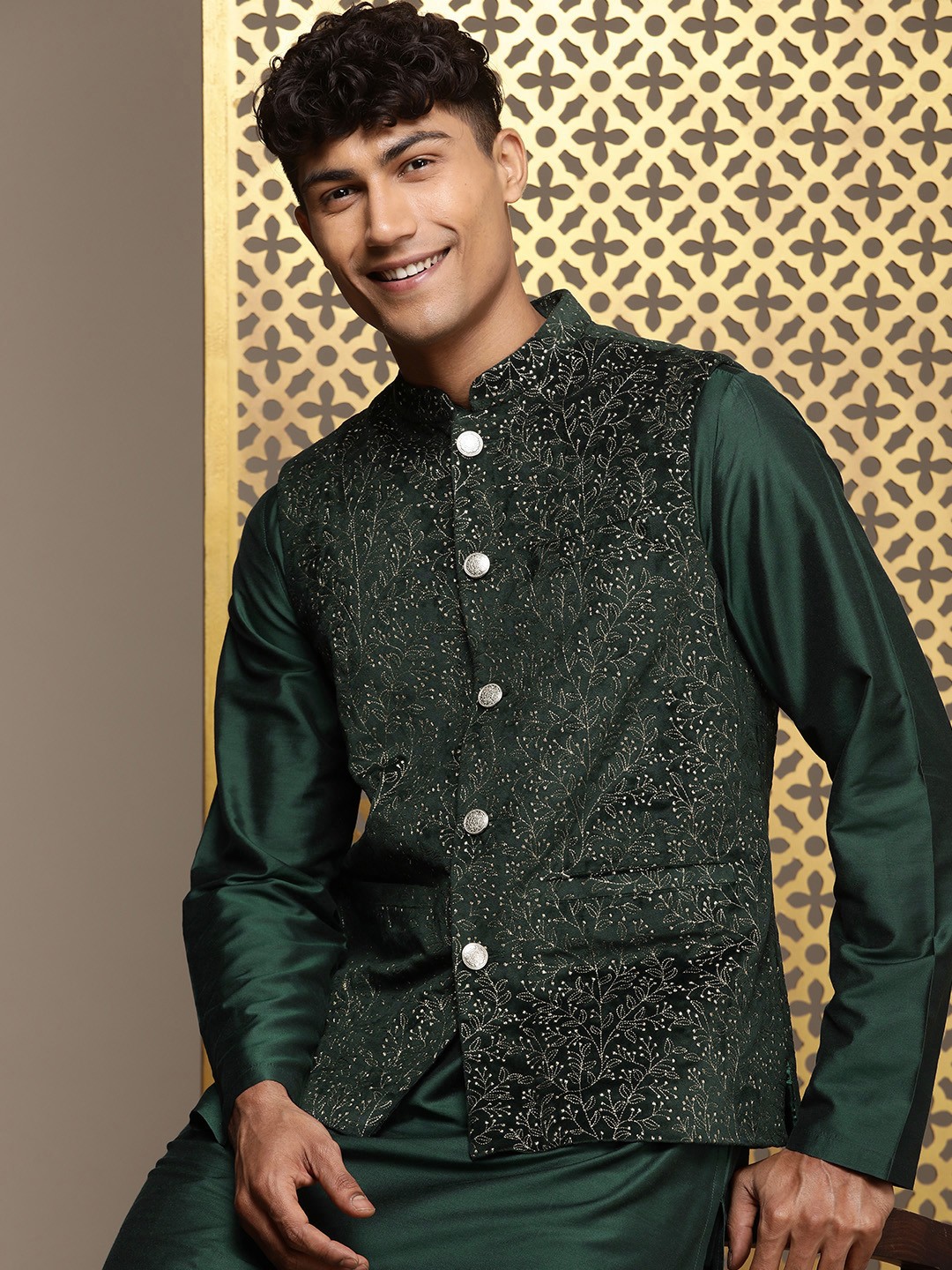 

House of Pataudi Jashn Ethnic Motifs Thread Work Kurta Set, Green