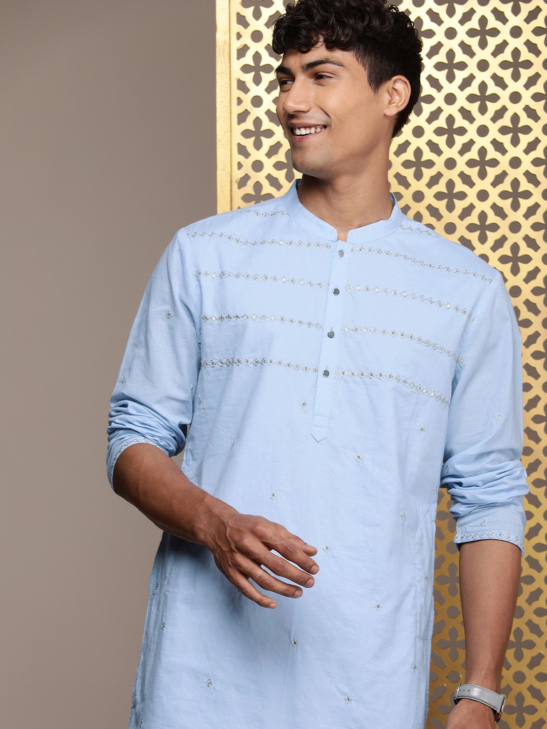 

House of Pataudi Men Jashn Ethnic Motifs Embroidered & Sequined Cotton Kurta & Pyjamas, Blue