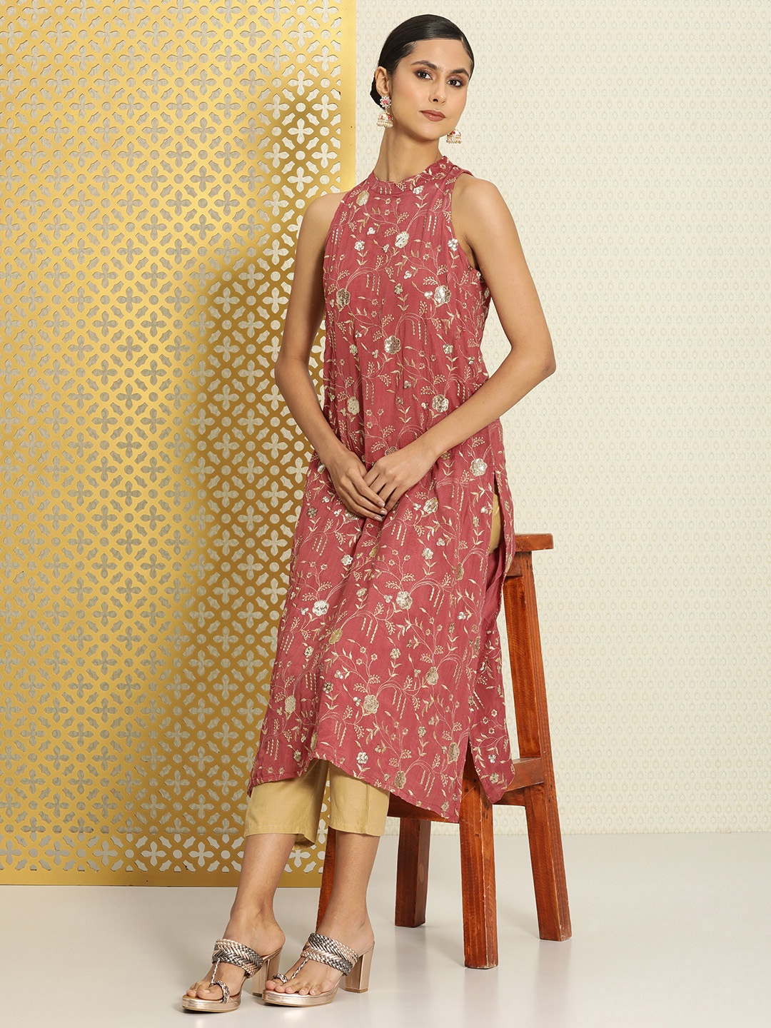 

House of Pataudi Jashn Floral Embroidered & Sequinned Detail Kurta, Pink