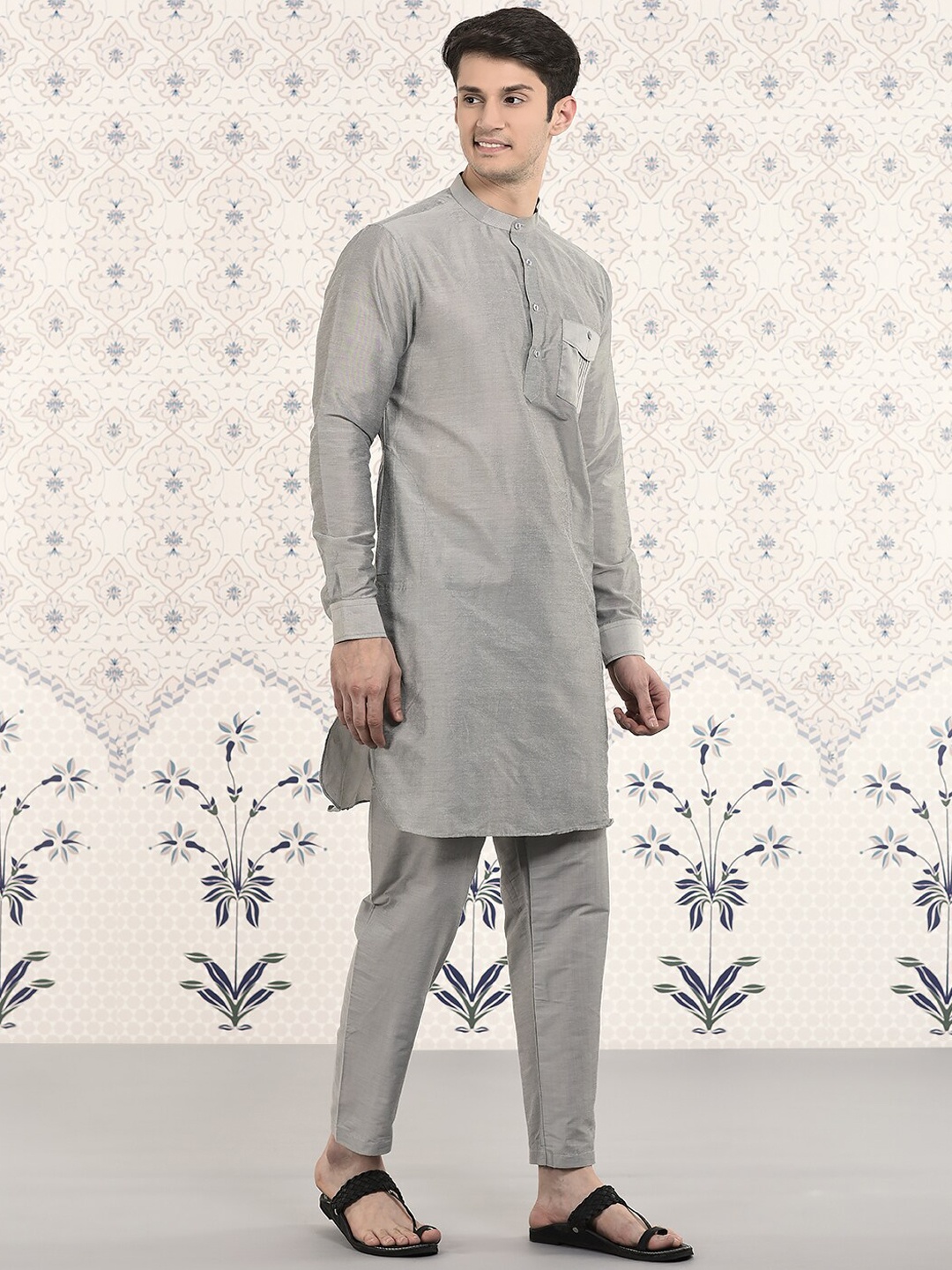 

Ode by House of Pataudi Band Collar Kurta With Pyjamas, Silver