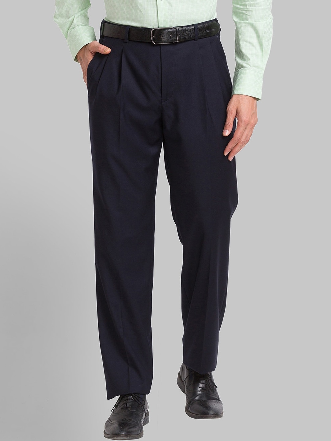 

Park Avenue Men Luxus Fit Mid Rise Plain Pleated Formal Trousers, Navy blue