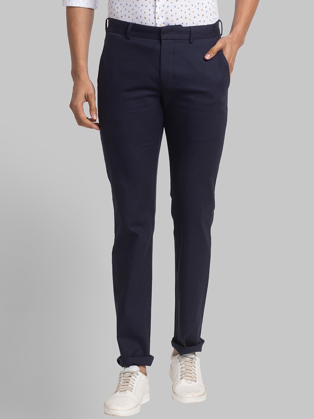 

Park Avenue Men Neo Fit Mid Rise Plain Trousers, Navy blue